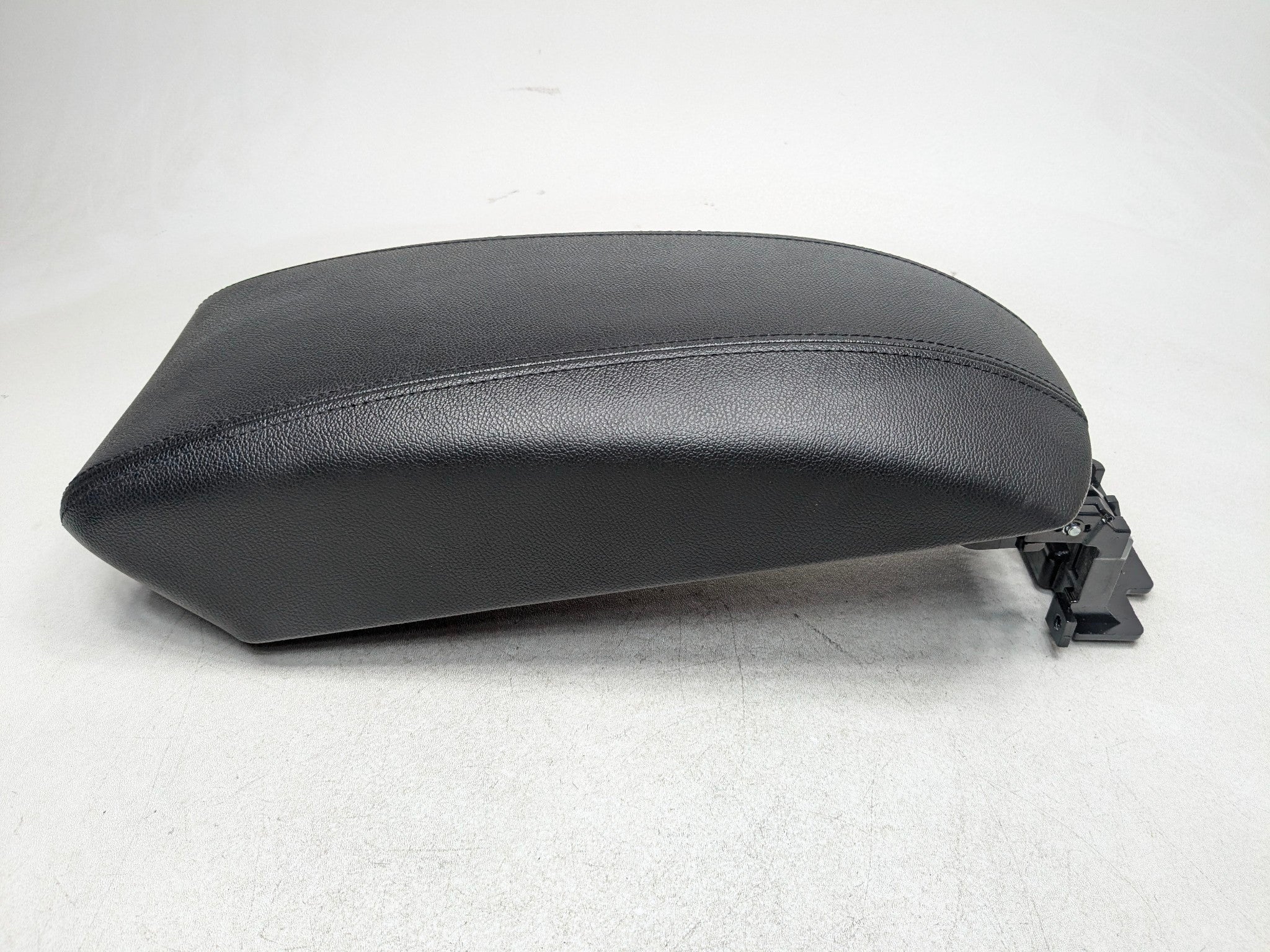 12 - 2014 HYUNDAI SONATA OEM CENTER CONSOLE ARMREST LID COVER TOP BLACK LEATHER