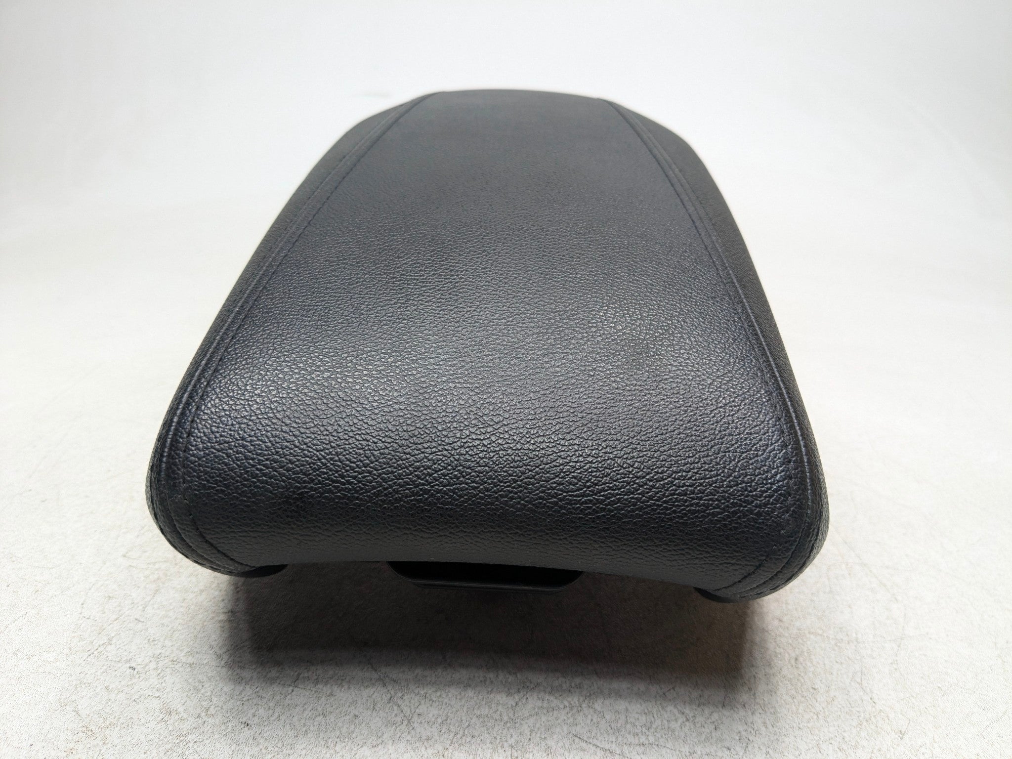 12 - 2014 HYUNDAI SONATA OEM CENTER CONSOLE ARMREST LID COVER TOP BLACK LEATHER