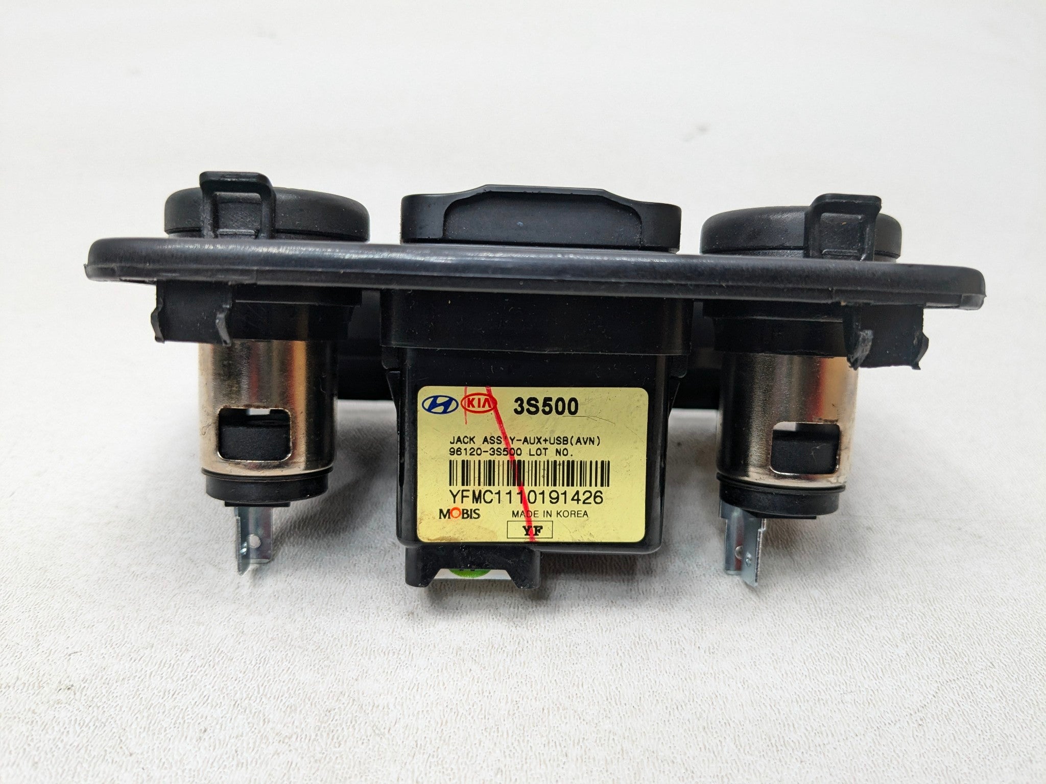 2011 - 2013 HYUNDAI SONATA OEM CENTER CONSOLE 12V POWER AUX USB JACK SOCKET PORT