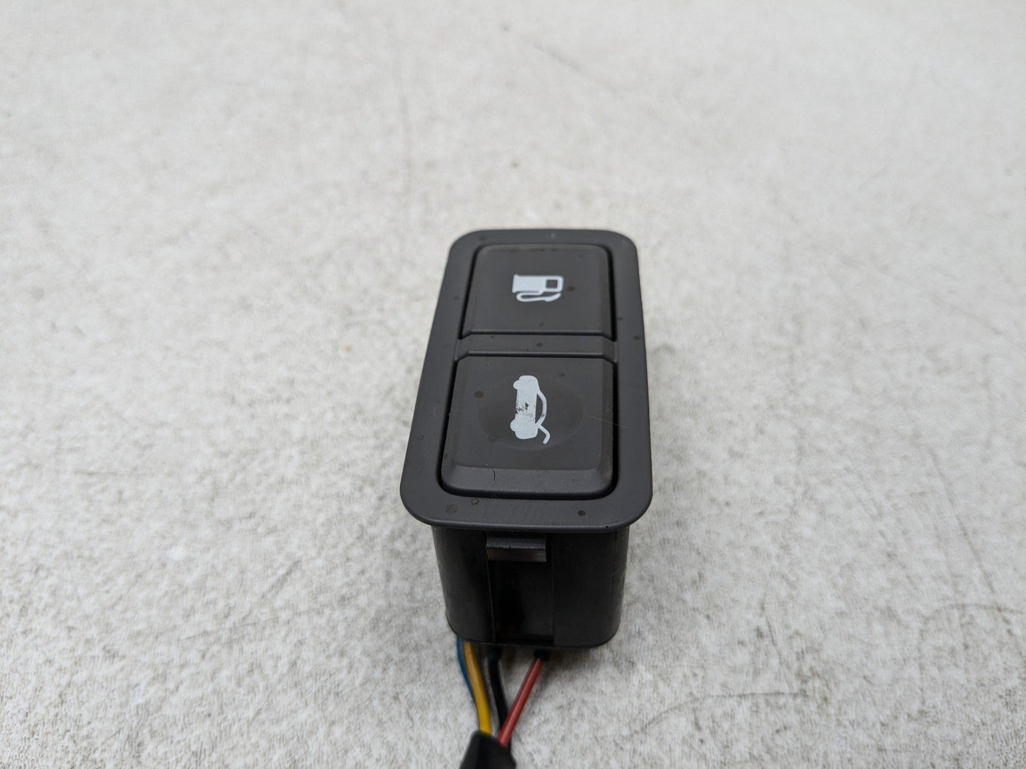 11 - 13 HYUNDAI SONATA OEM GAS FUEL DOOR AND TRUNK OPEN RELEASE CONTROL SWITCH