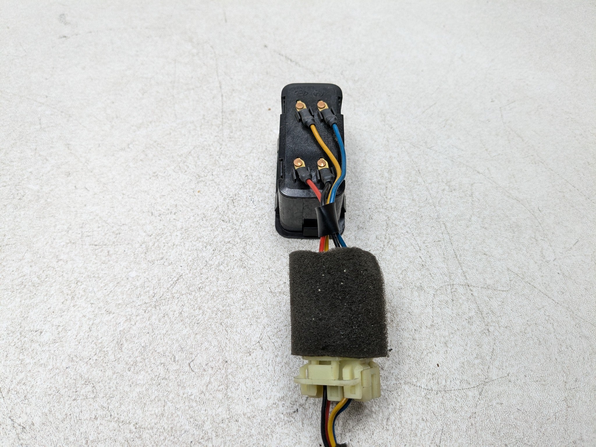 11 - 13 HYUNDAI SONATA OEM GAS FUEL DOOR AND TRUNK OPEN RELEASE CONTROL SWITCH