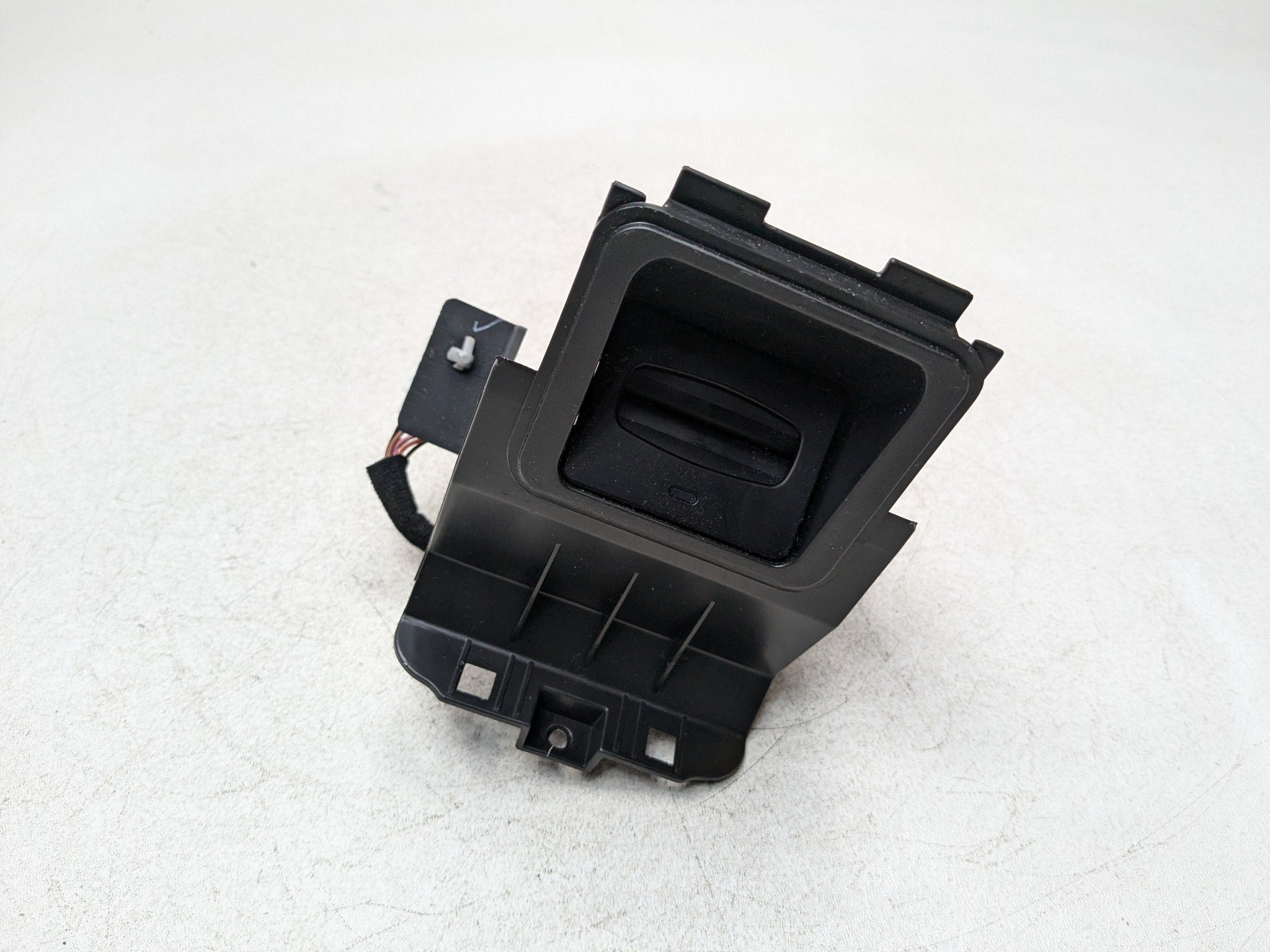 2011 - 2013 HYUNDAI SONATA OEM ADAPTOR BUTTON START HOLD KEY ASSEMBLY