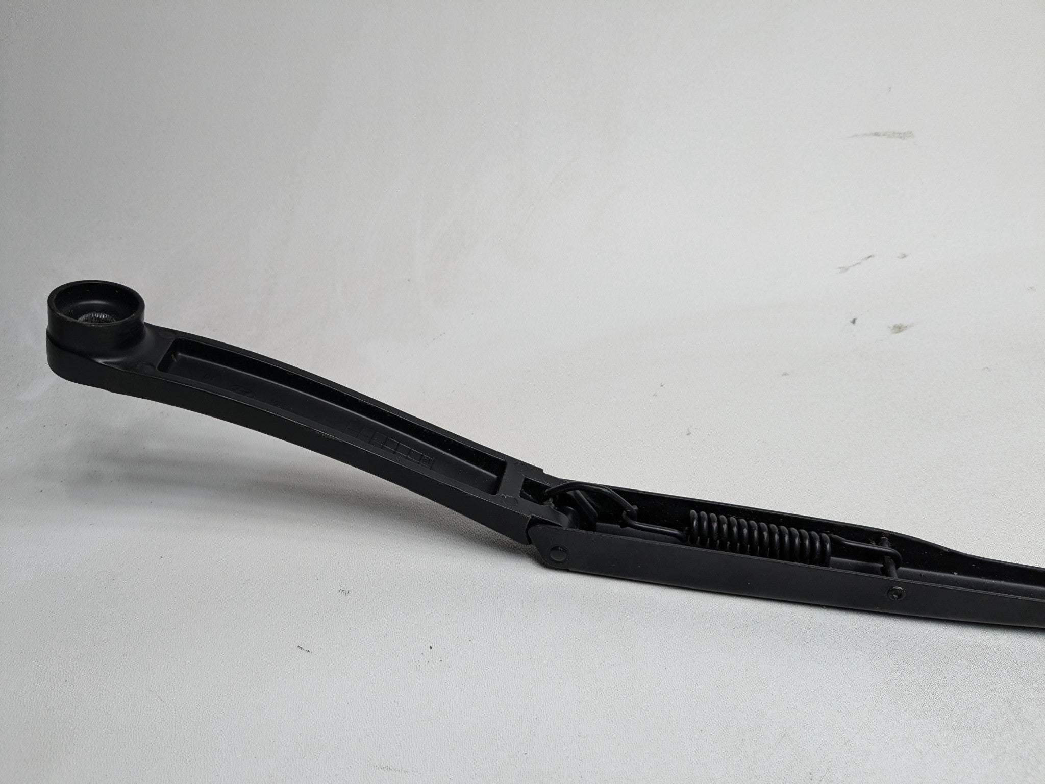 2011 - 2013 HYUNDAI SONATA OEM WINDSHIELD WIPER ARM WITH BLADE FRONT RIGHT SIDE