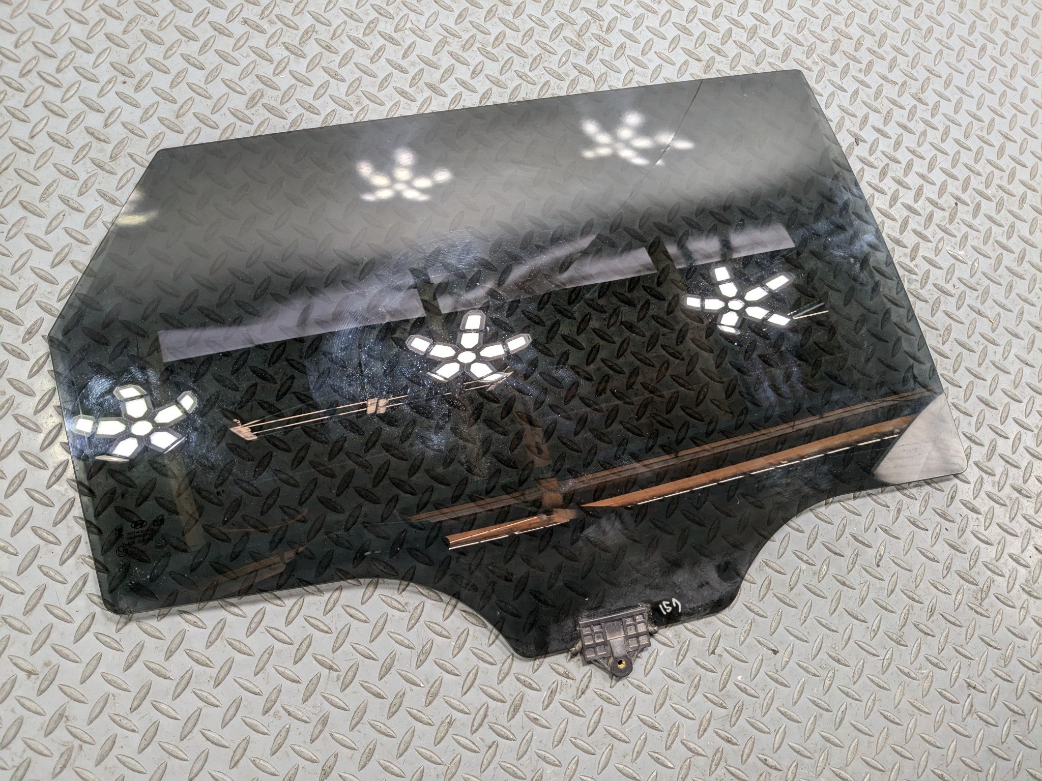 13 - 16 HYUNDAI SANTA FE OEM DOOR WINDOW GLASS WITH PRIVACY TINT REAR RIGHT SIDE