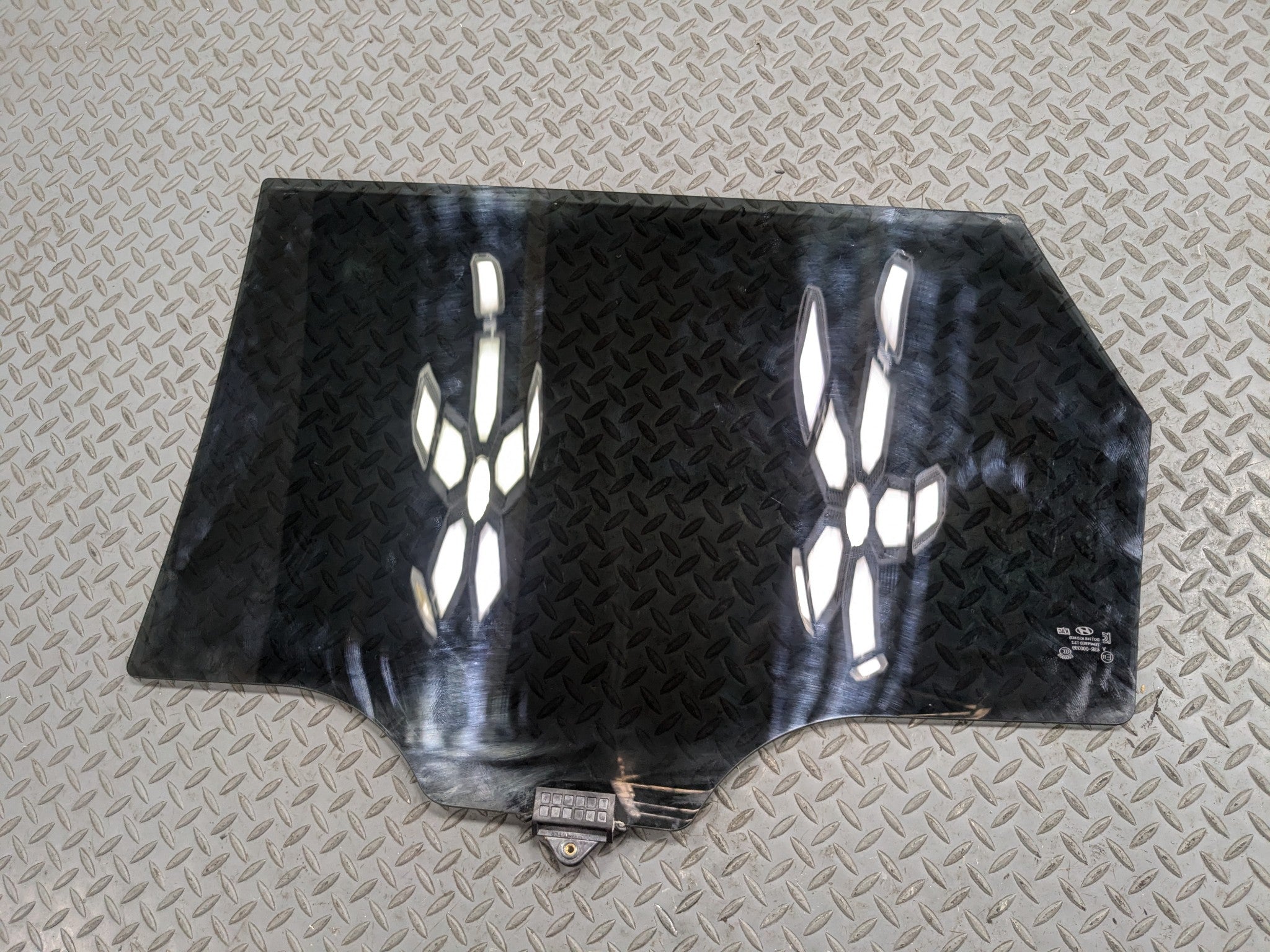 13 - 16 HYUNDAI SANTA FE OEM DOOR WINDOW GLASS WITH PRIVACY TINT REAR RIGHT SIDE