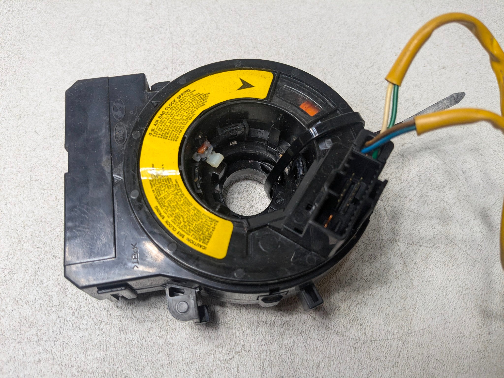 13 - 16 HYUNDAI SANTA FE OEM CLOCKSPRING SRS WITH ANGLE SENSOR STEERING WHEEL