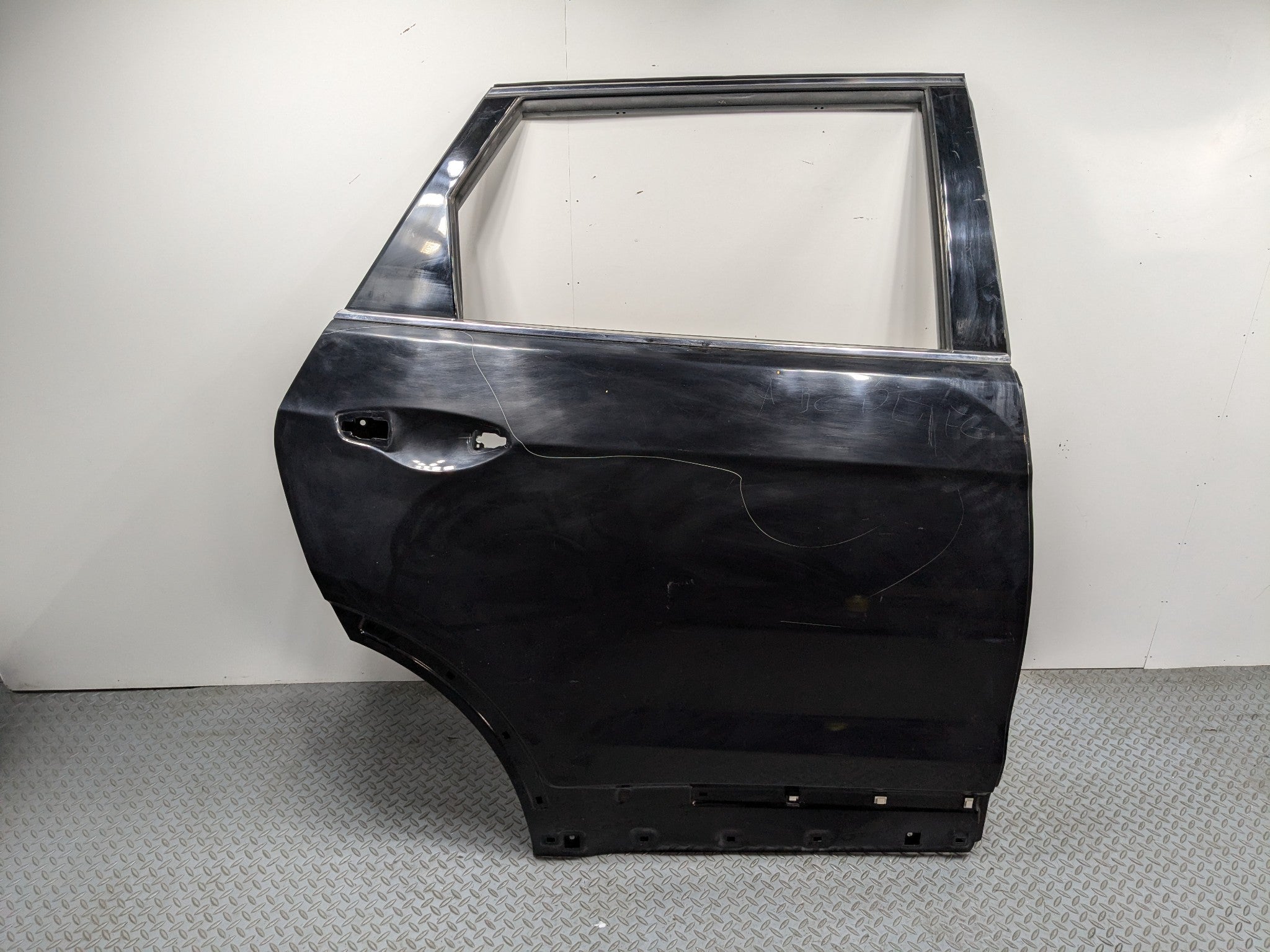 13 - 16 HYUNDAI SANTA FE OEM DOOR SHELL PANEL REAR RIGHT PASSENGER SIDE BLACK