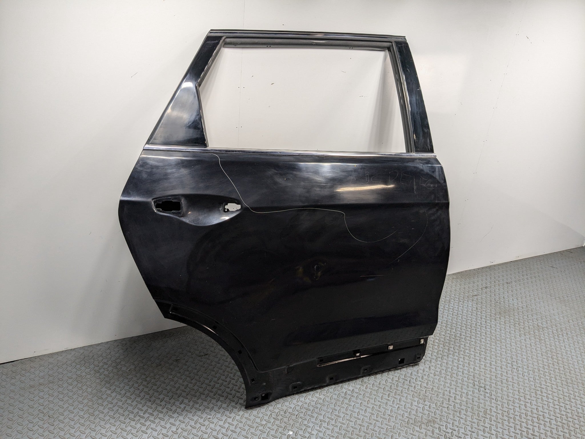 13 - 16 HYUNDAI SANTA FE OEM DOOR SHELL PANEL REAR RIGHT PASSENGER SIDE BLACK