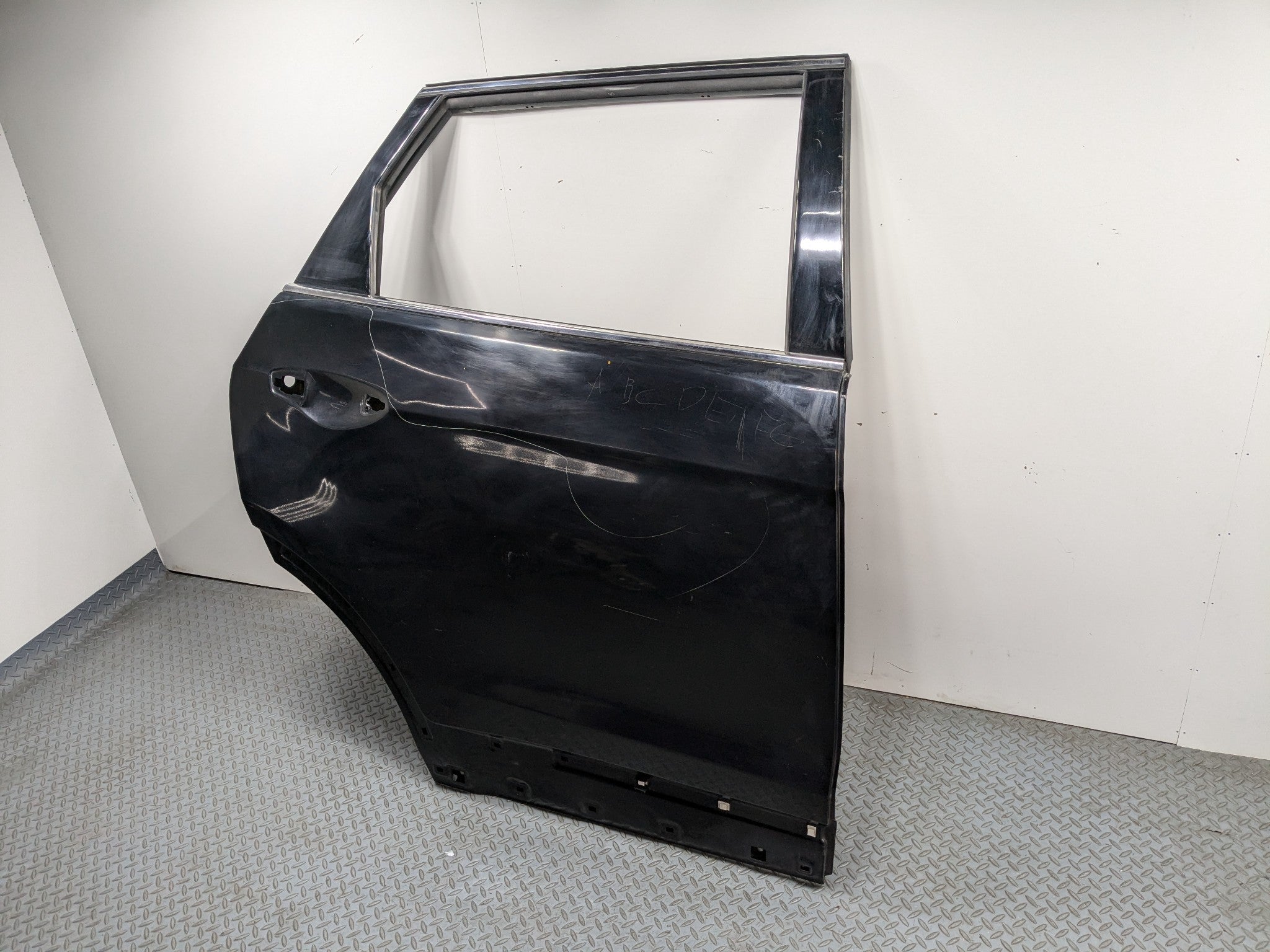 13 - 16 HYUNDAI SANTA FE OEM DOOR SHELL PANEL REAR RIGHT PASSENGER SIDE BLACK
