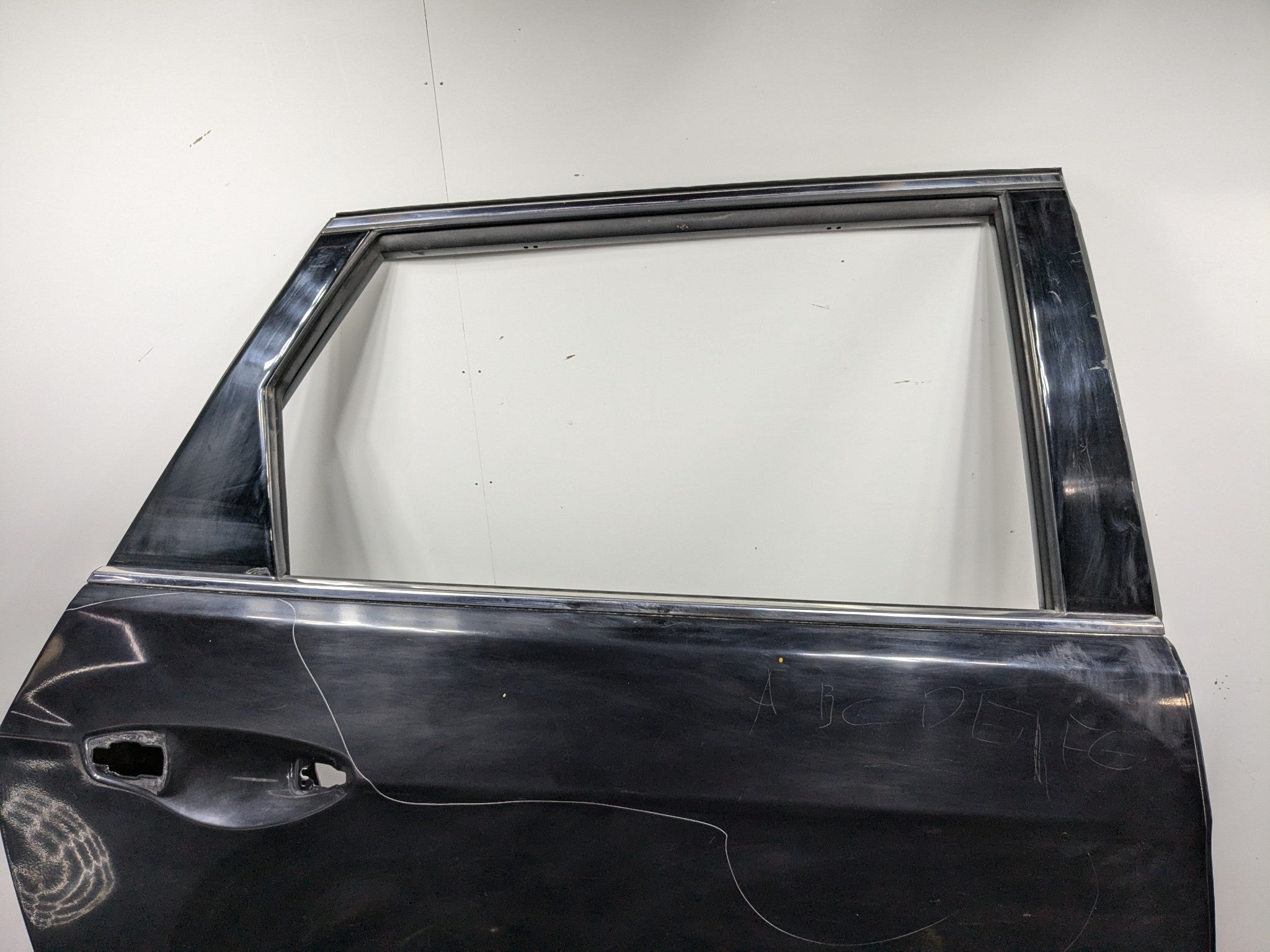13 - 16 HYUNDAI SANTA FE OEM DOOR SHELL PANEL REAR RIGHT PASSENGER SIDE BLACK