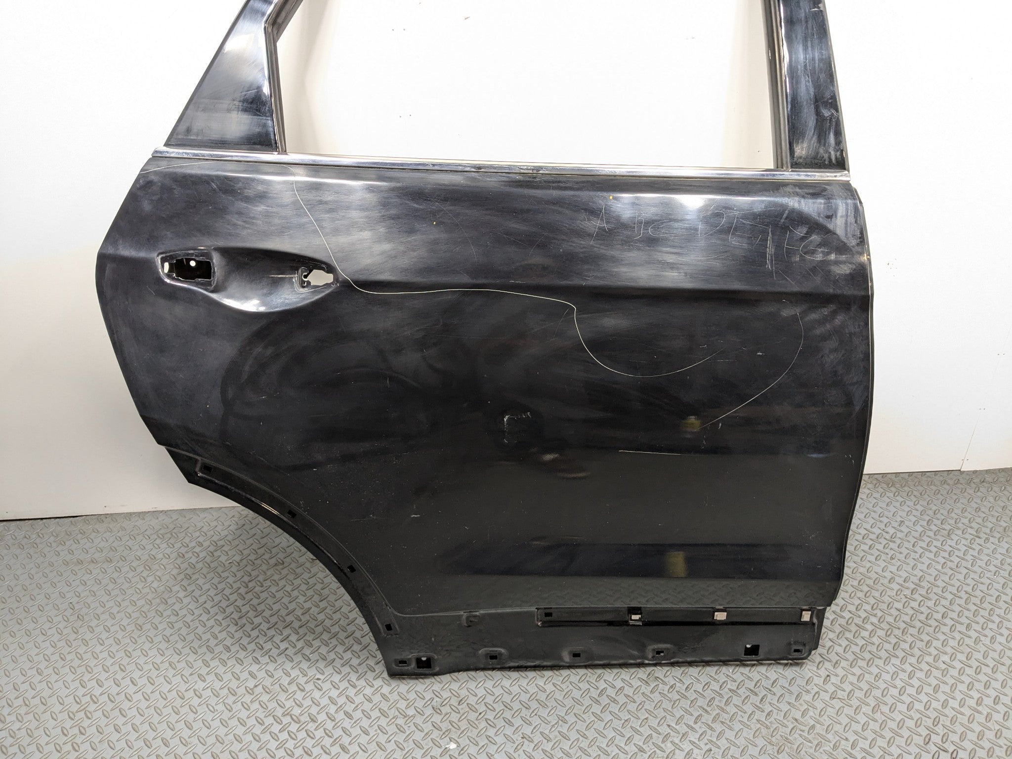 13 - 16 HYUNDAI SANTA FE OEM DOOR SHELL PANEL REAR RIGHT PASSENGER SIDE BLACK
