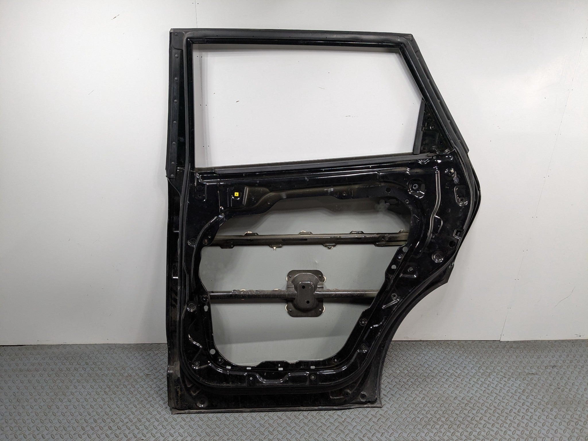 13 - 16 HYUNDAI SANTA FE OEM DOOR SHELL PANEL REAR RIGHT PASSENGER SIDE BLACK
