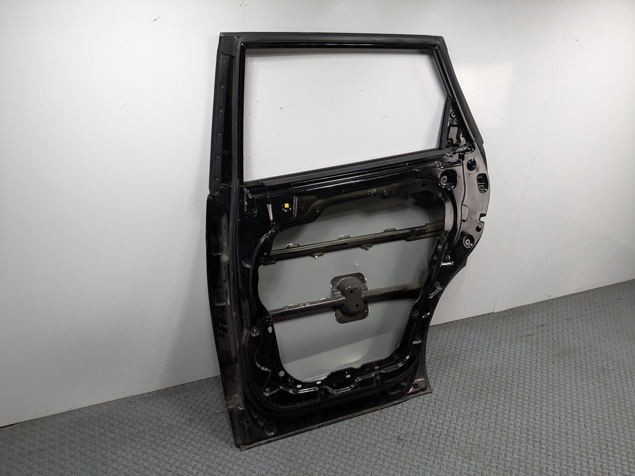 13 - 16 HYUNDAI SANTA FE OEM DOOR SHELL PANEL REAR RIGHT PASSENGER SIDE BLACK