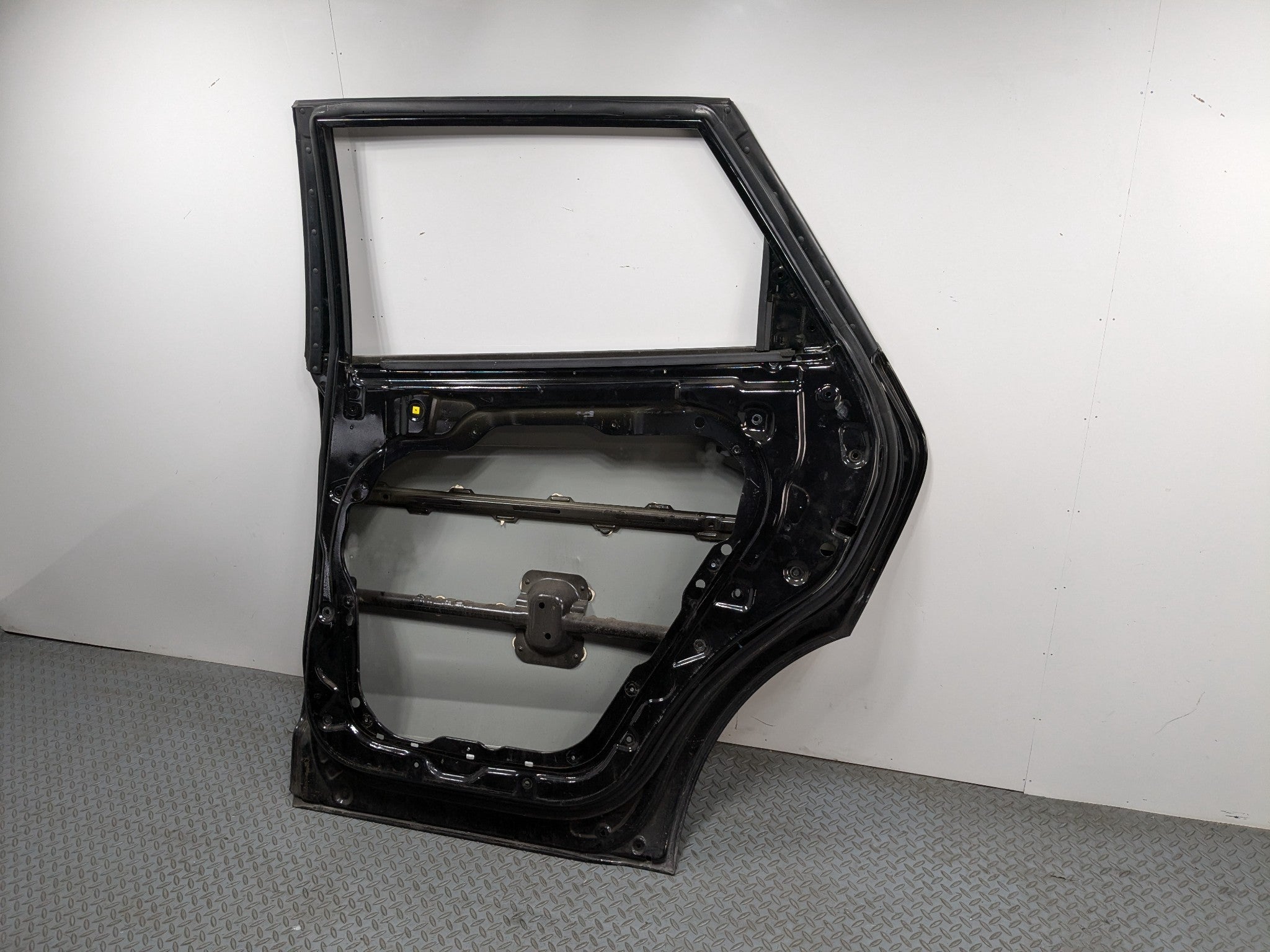 13 - 16 HYUNDAI SANTA FE OEM DOOR SHELL PANEL REAR RIGHT PASSENGER SIDE BLACK
