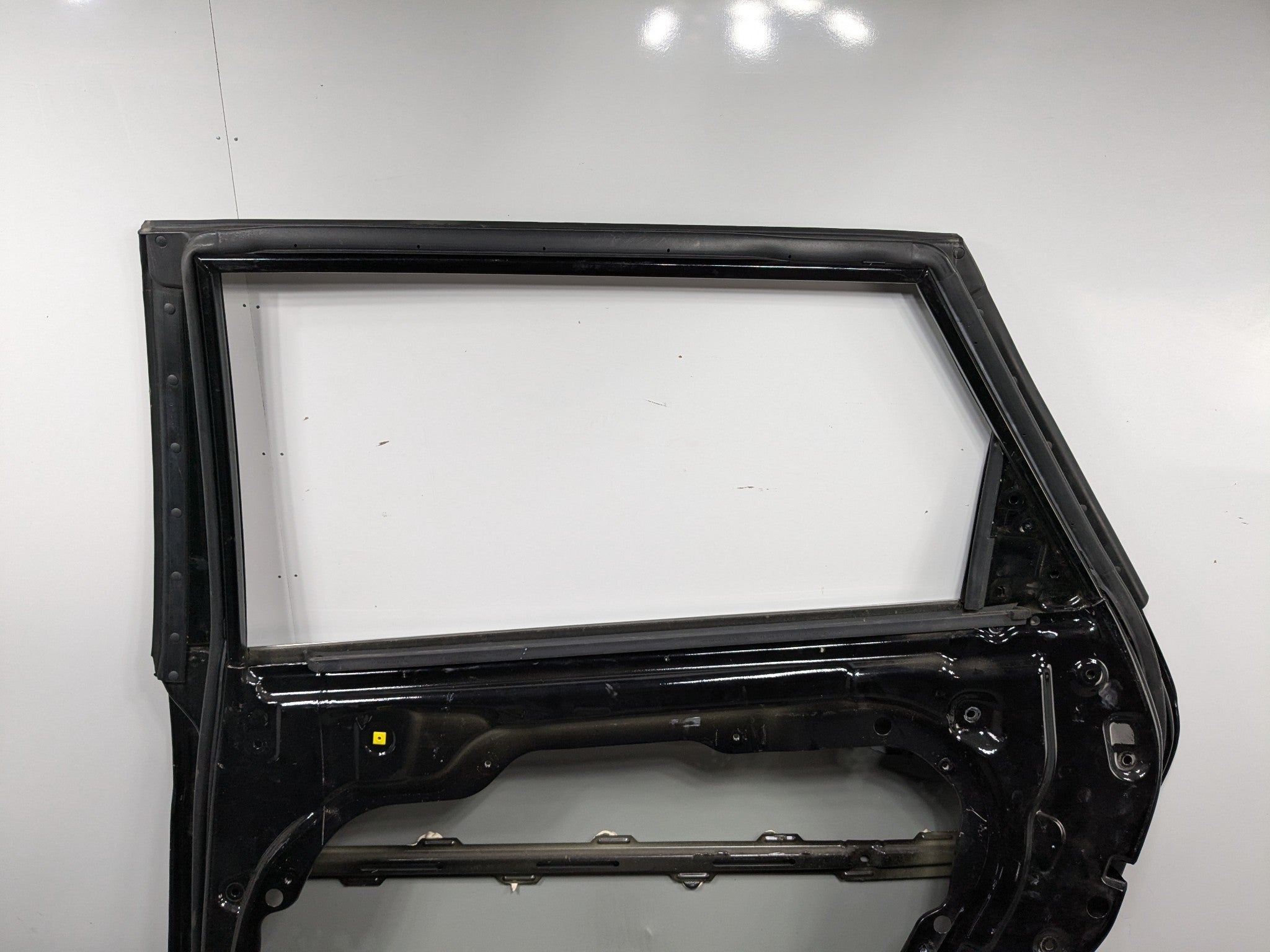 13 - 16 HYUNDAI SANTA FE OEM DOOR SHELL PANEL REAR RIGHT PASSENGER SIDE BLACK