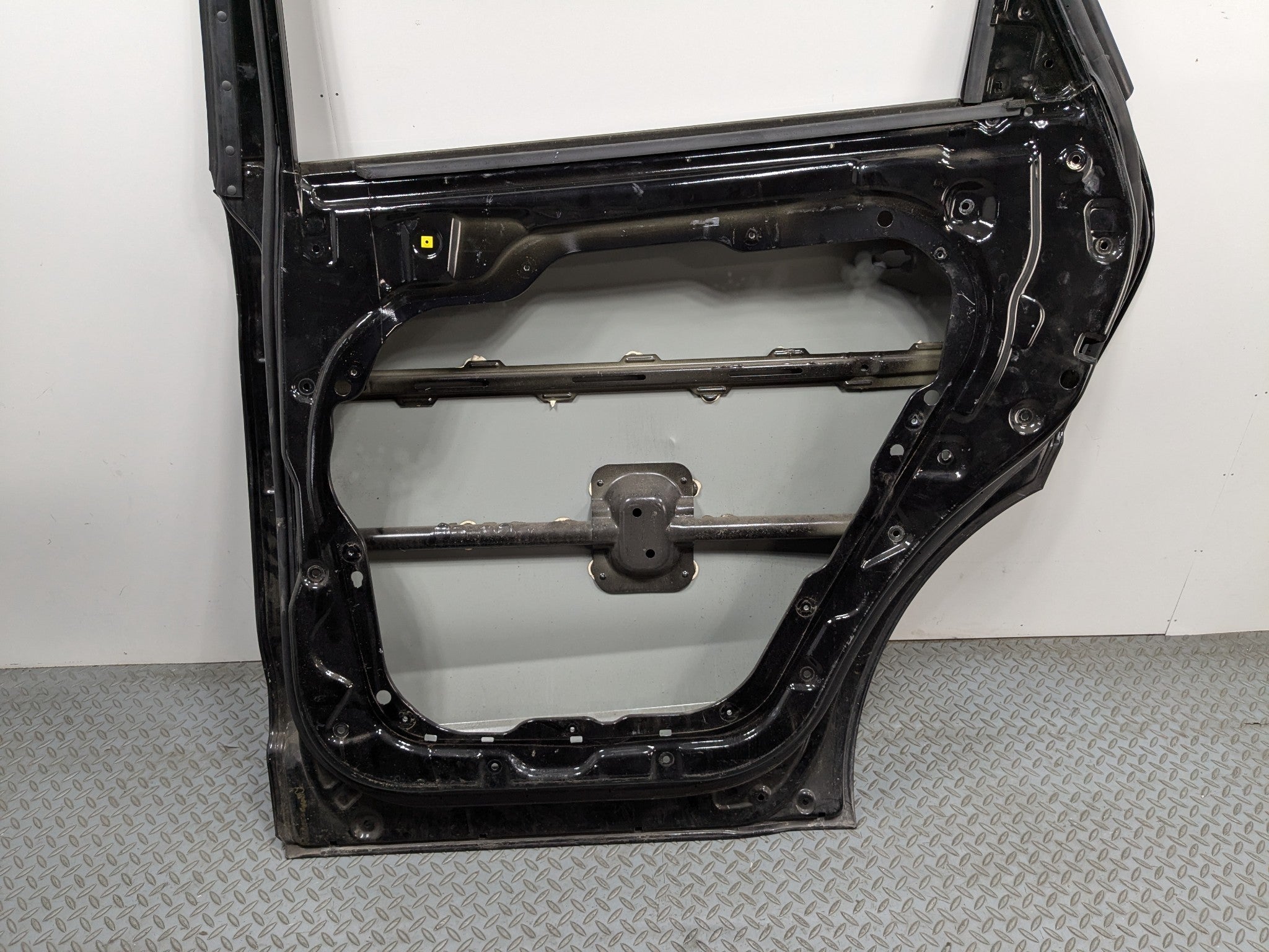 13 - 16 HYUNDAI SANTA FE OEM DOOR SHELL PANEL REAR RIGHT PASSENGER SIDE BLACK