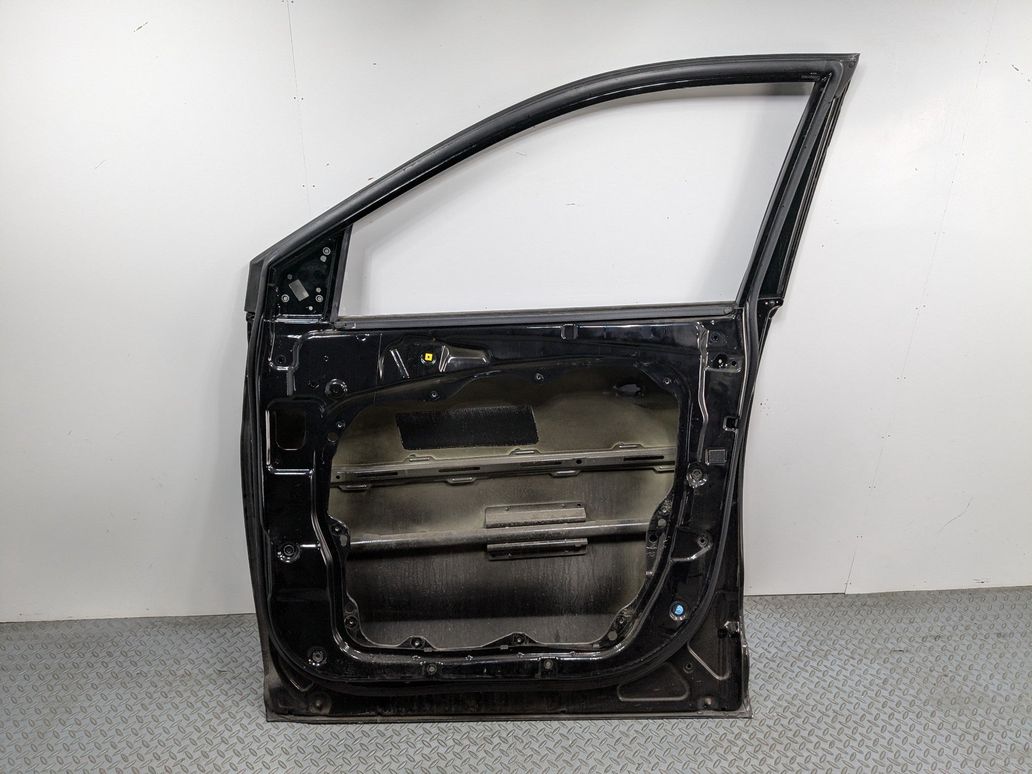 13 - 16 HYUNDAI SANTA FE OEM DOOR SHELL PANEL FRONT RIGHT PASSENGER SIDE BLACK