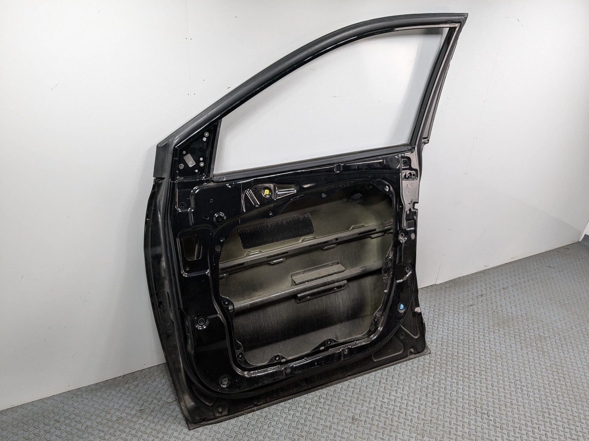 13 - 16 HYUNDAI SANTA FE OEM DOOR SHELL PANEL FRONT RIGHT PASSENGER SIDE BLACK