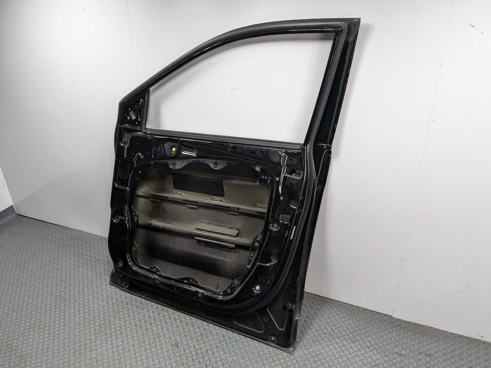 13 - 16 HYUNDAI SANTA FE OEM DOOR SHELL PANEL FRONT RIGHT PASSENGER SIDE BLACK