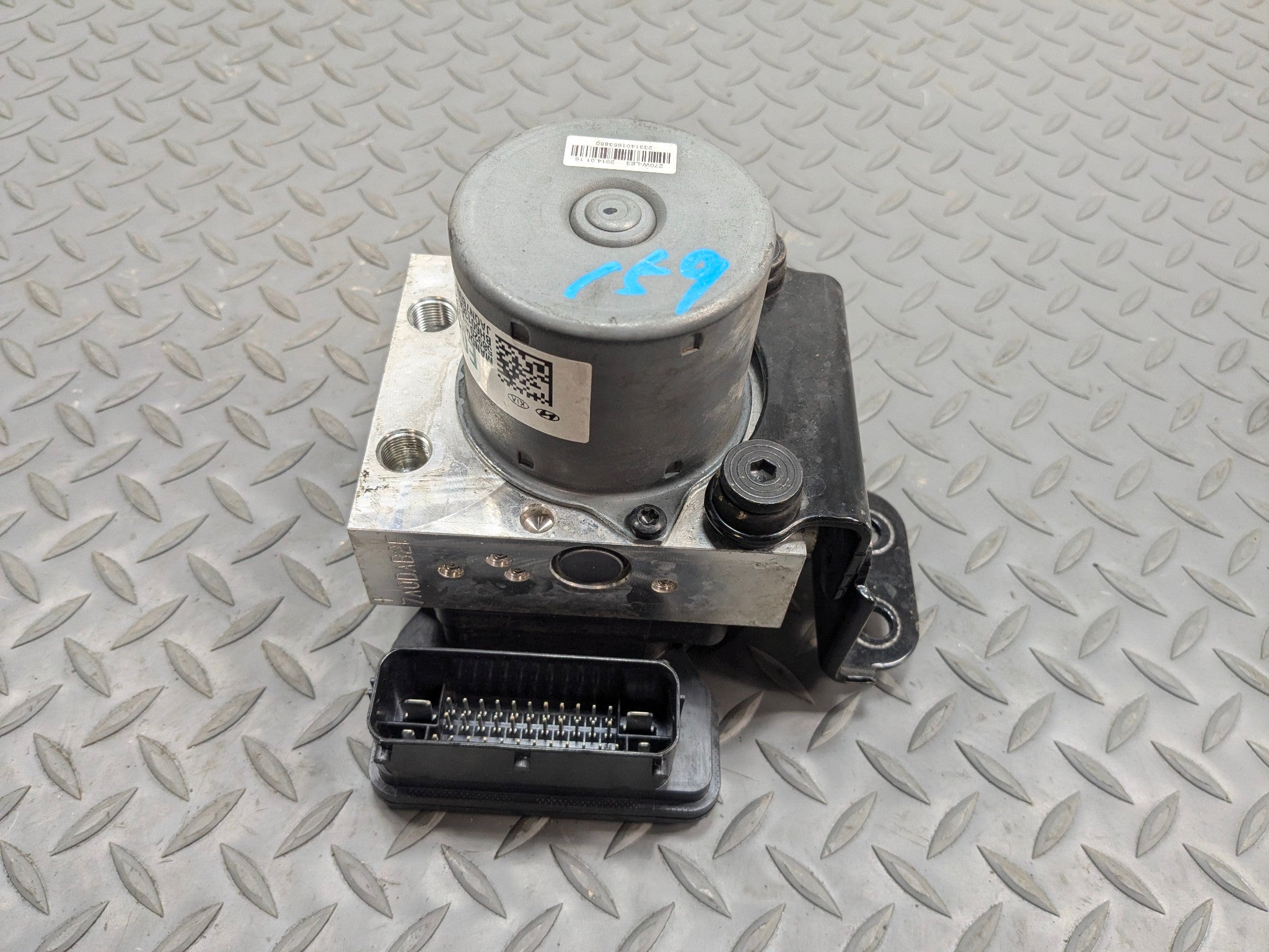 13 - 16 HYUNDAI SANTA FE OEM ABS ANTI LOCK BRAKE PUMP MODULE  ASSEMBLY LWB 3.3L