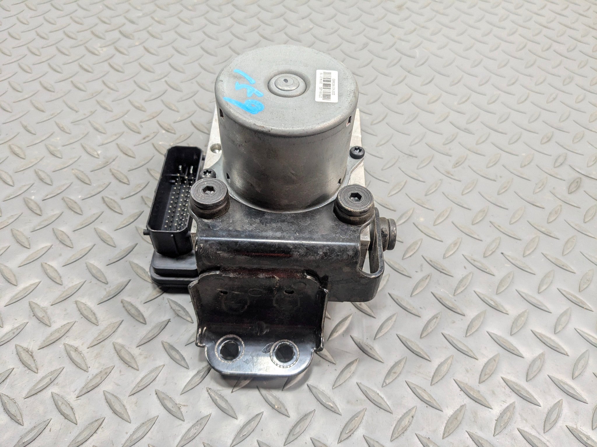 13 - 16 HYUNDAI SANTA FE OEM ABS ANTI LOCK BRAKE PUMP MODULE  ASSEMBLY LWB 3.3L