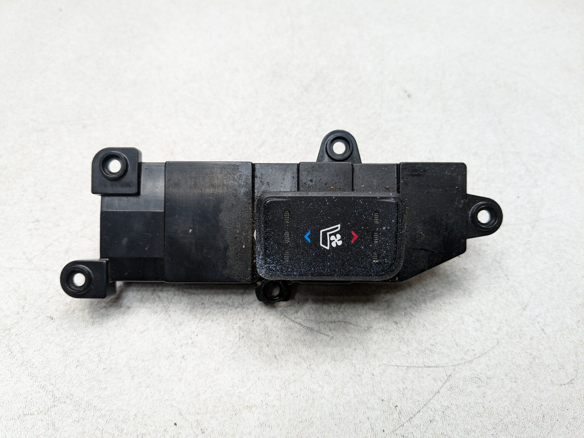 13 - 16 HYUNDAI SANTA FE OEM SEAT HEAT HEATED SWITCH FRONT RIGHT PASSENGER SIDE