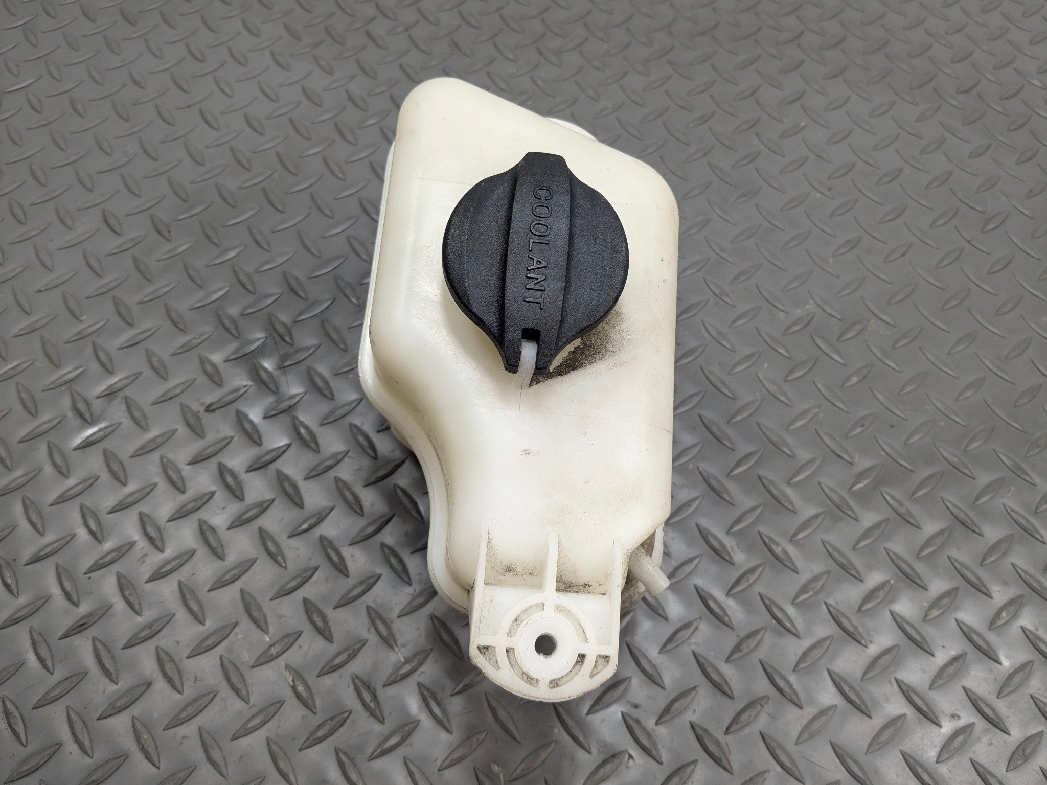 13 - 16 HYUNDAI SANTA FE OEM COOLANT RECOVERY BOTTLE EXPANSION RESERVOIR TANK