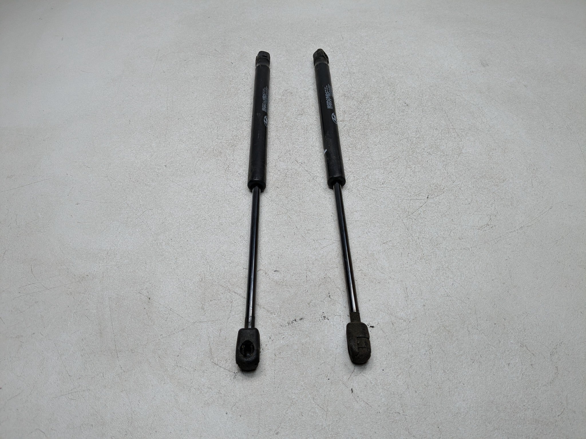 13 - 2016 HYUNDAI SANTA FE OEM HOOD SHOCK STRUT SET OF TWO FRONT LEFT AND RIGHT