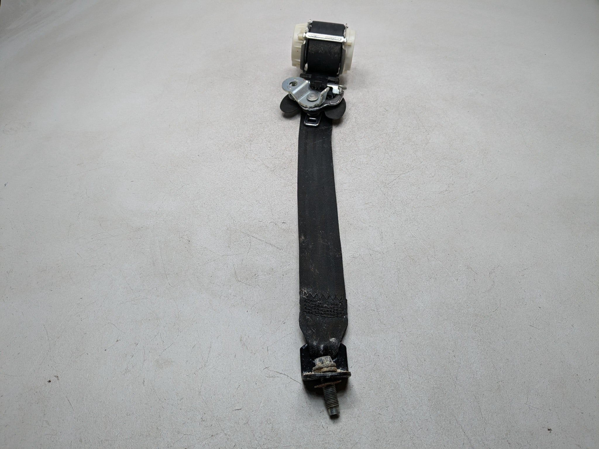 13 - 16 HYUNDAI SANTA FE OEM 3RD ROW SEAT BELT RETRACTOR REAR LEFT DRIVER SIDE