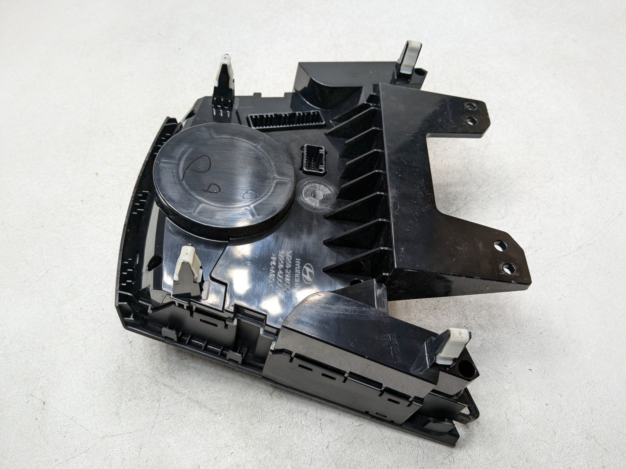 13-16 HYUNDAI SANTA FE OEM AC HEATER TEMPERATURE CLIMATE CONTROL WITH NAVIGATION