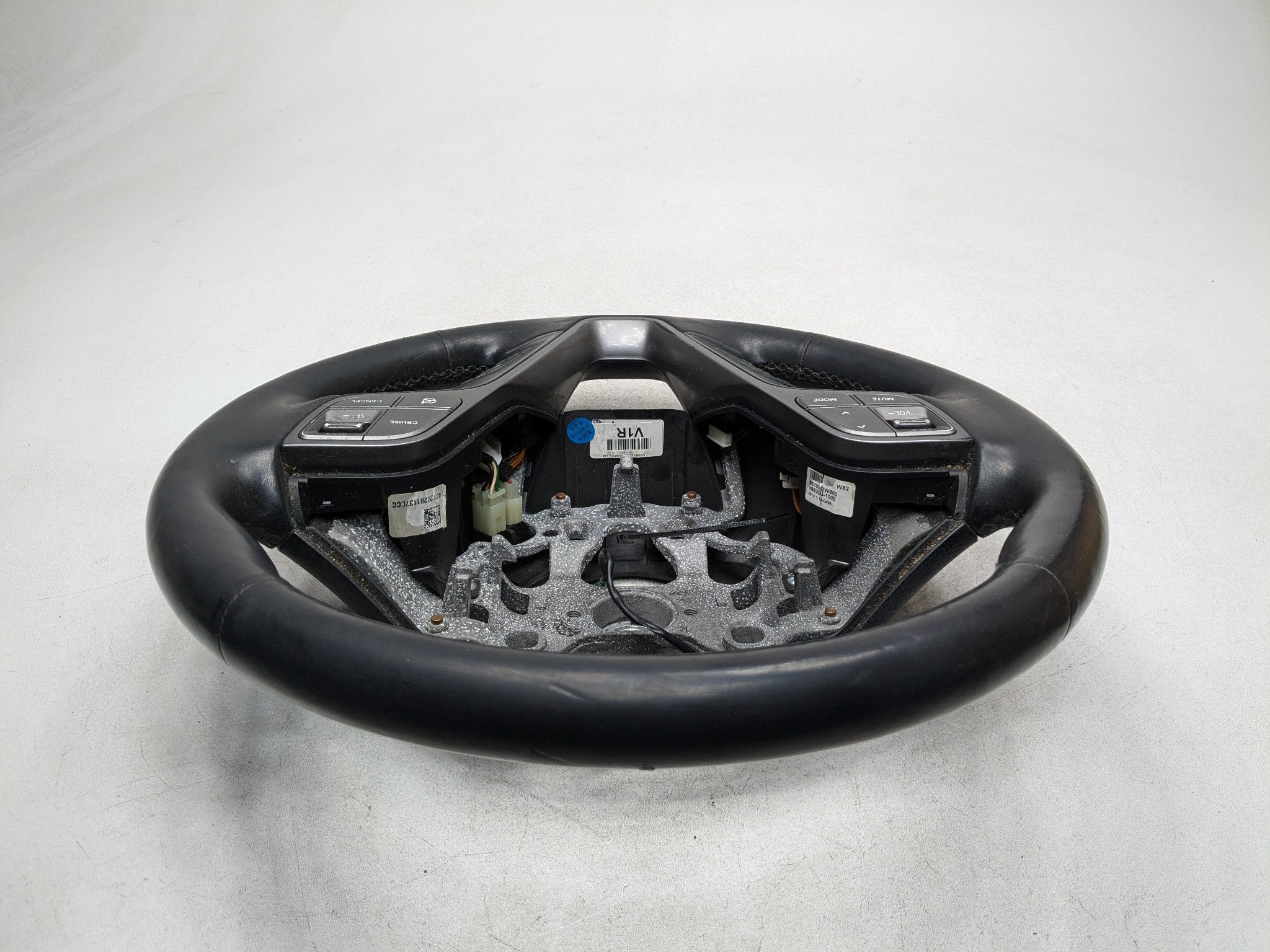 13-16 HYUNDAI SANTA FE OEM STEERING WHEEL WITH MULTIFUNCTIONAL CONTROL SWITCH