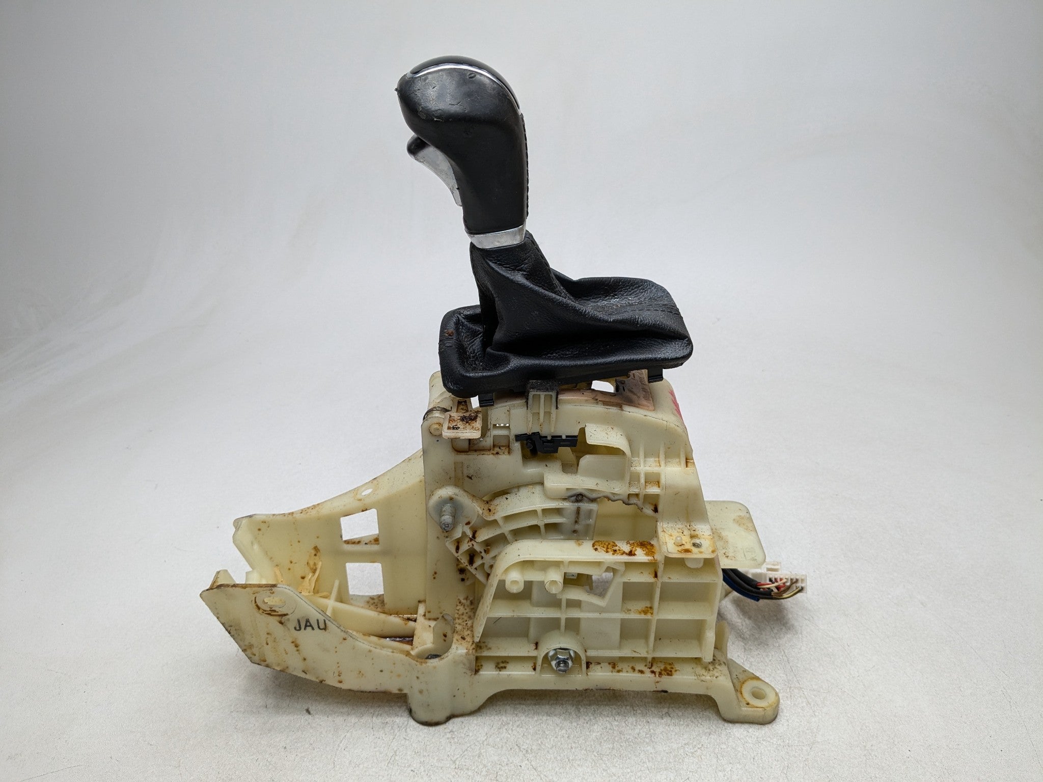 13-16 HYUNDAI SANTA FE OEM FLOOR SHIFTER AUTOMATIC TRANSMISSION GEAR SELECTOR