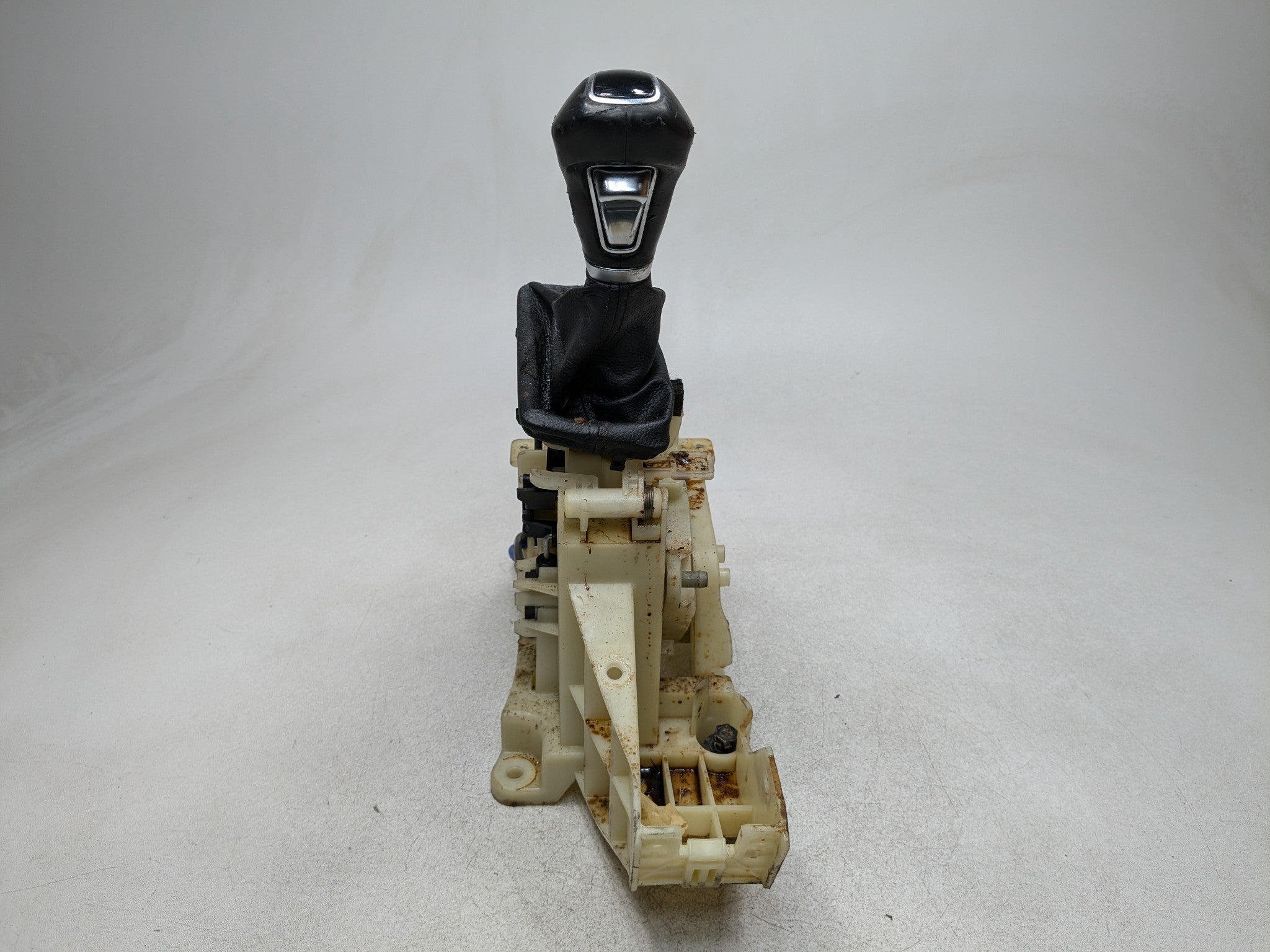 13-16 HYUNDAI SANTA FE OEM FLOOR SHIFTER AUTOMATIC TRANSMISSION GEAR SELECTOR
