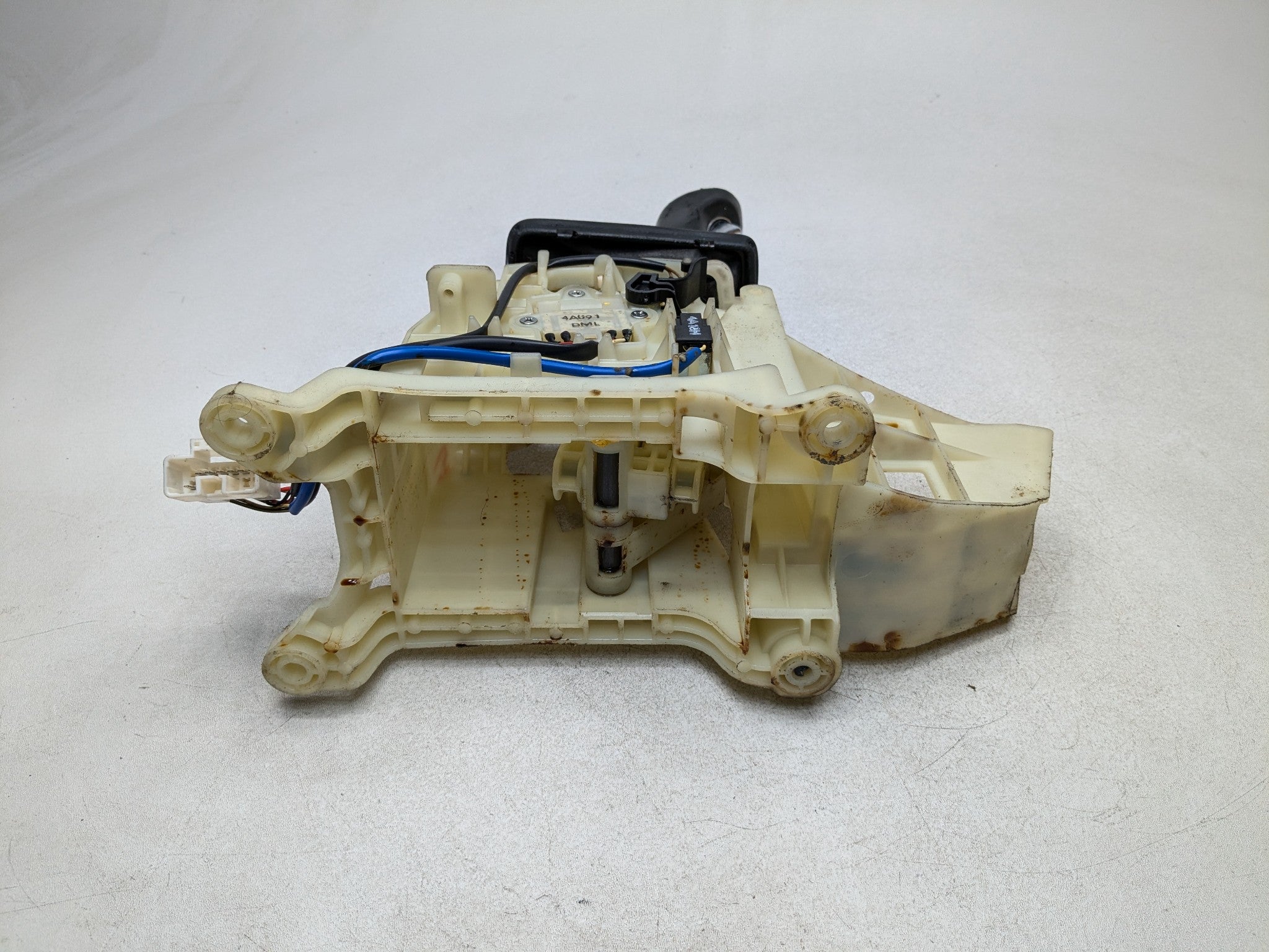 13-16 HYUNDAI SANTA FE OEM FLOOR SHIFTER AUTOMATIC TRANSMISSION GEAR SELECTOR