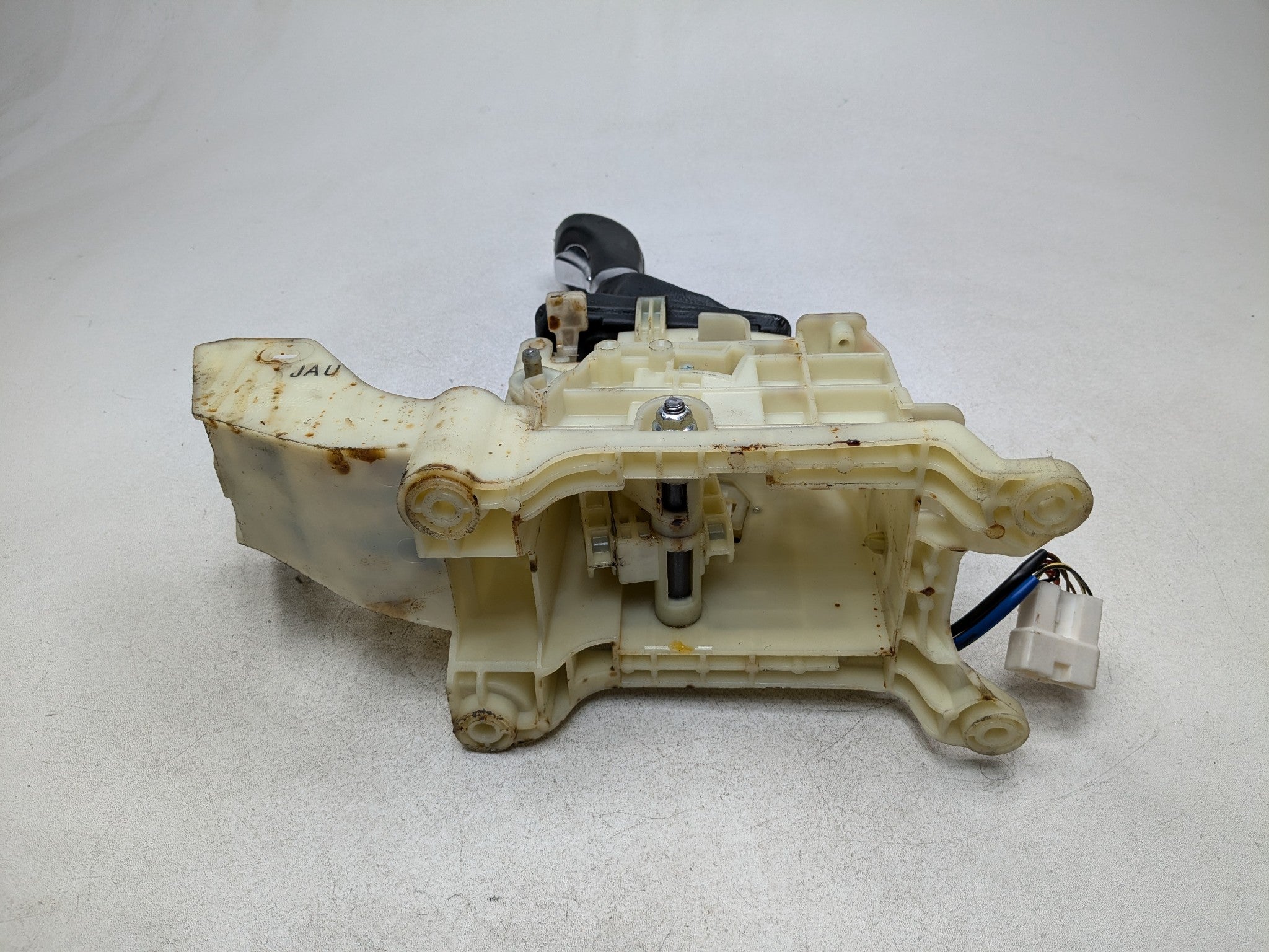 13-16 HYUNDAI SANTA FE OEM FLOOR SHIFTER AUTOMATIC TRANSMISSION GEAR SELECTOR