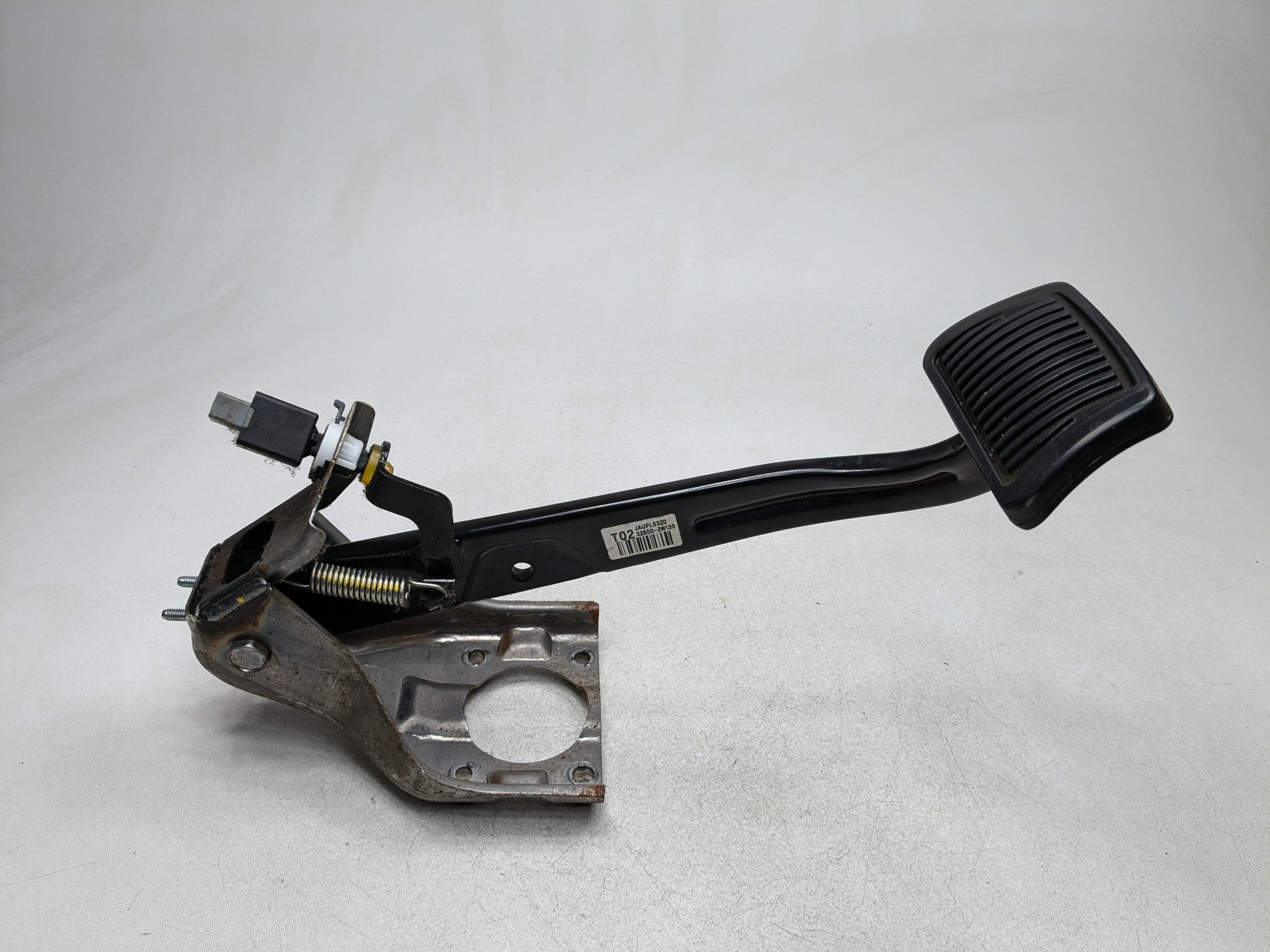 13 - 16 HYUNDAI SANTA FE OEM FOOT BRAKE PEDAL FRONT FLOOR WITH SUPPORT BRACKET