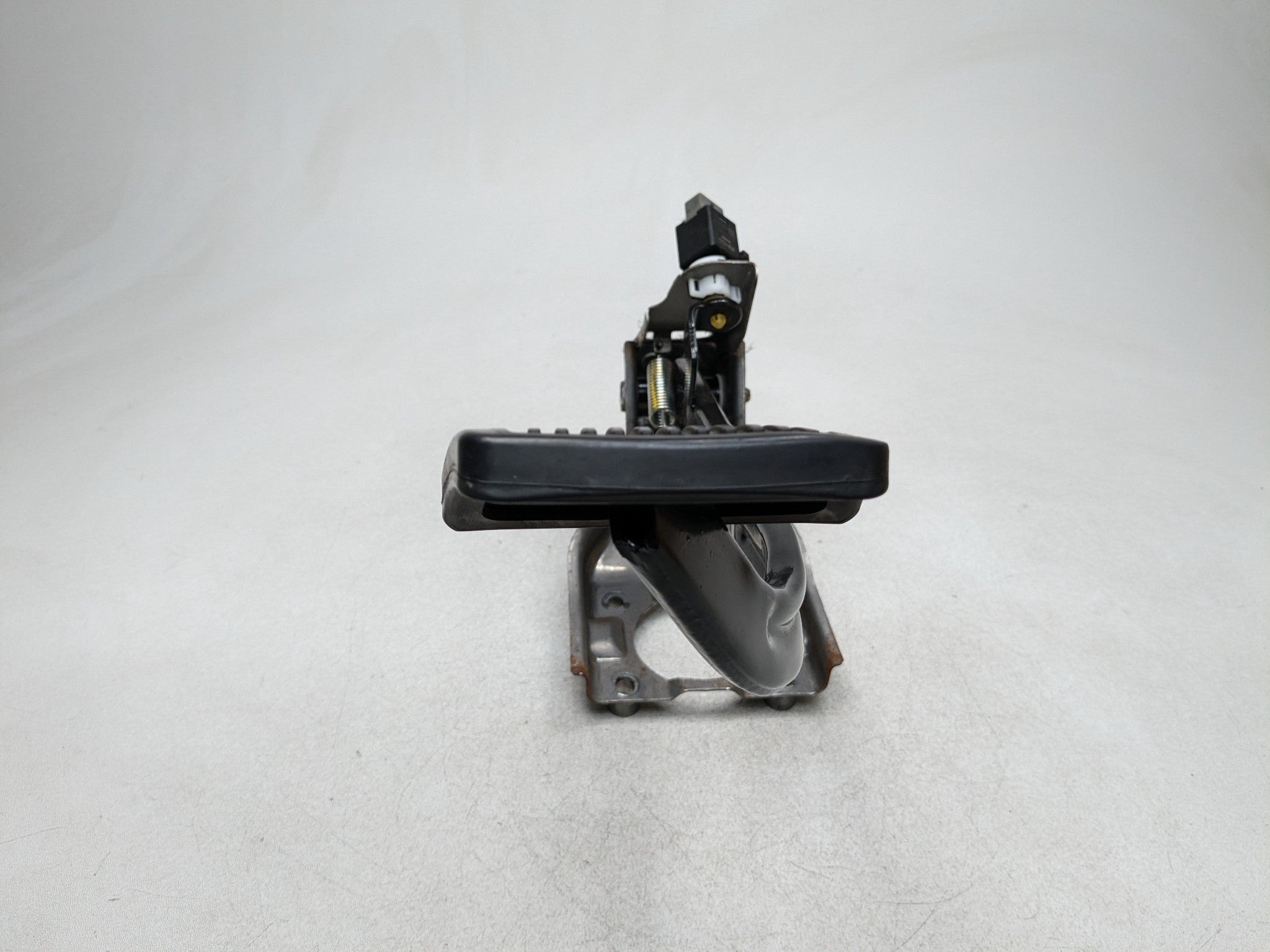 13 - 16 HYUNDAI SANTA FE OEM FOOT BRAKE PEDAL FRONT FLOOR WITH SUPPORT BRACKET