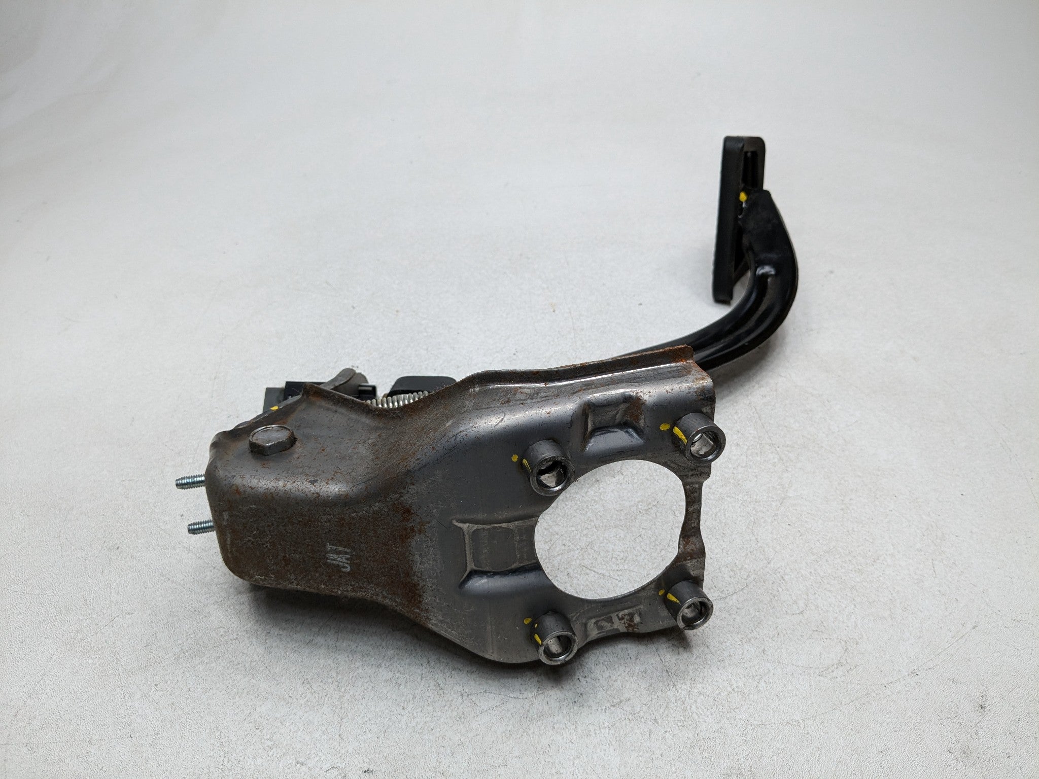 13 - 16 HYUNDAI SANTA FE OEM FOOT BRAKE PEDAL FRONT FLOOR WITH SUPPORT BRACKET