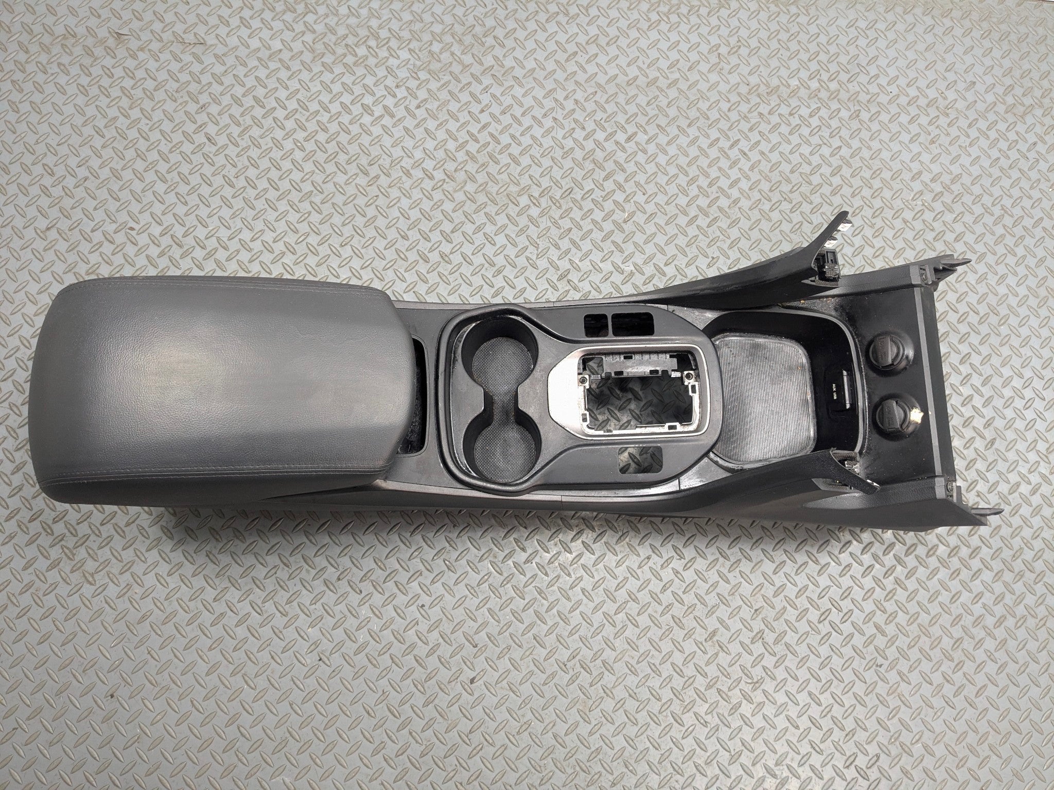 13 - 16 HYUNDAI SANTA FE OEM FRONT CENTER CONSOLE ARMREST STORAGE COMPARTMENT