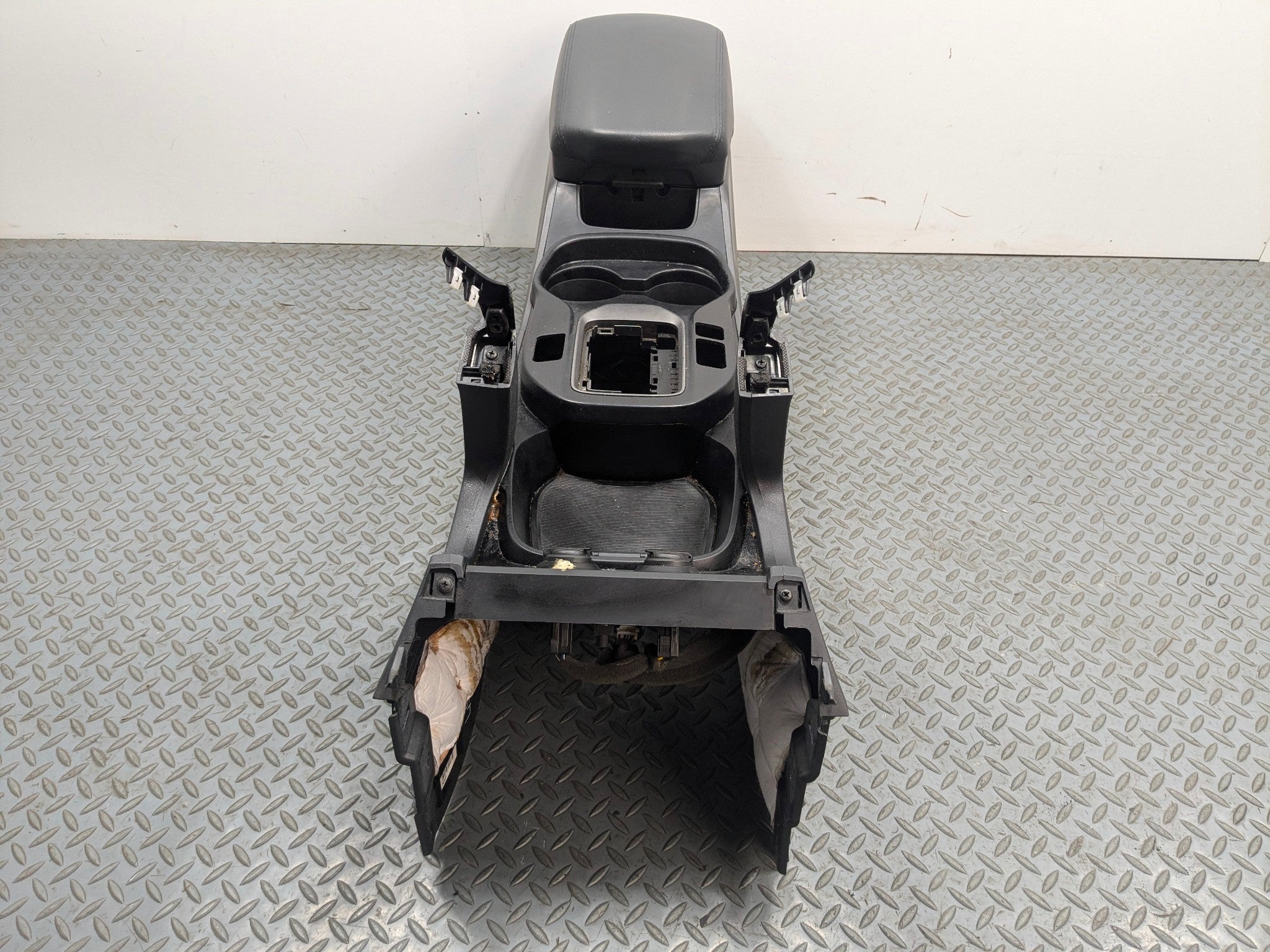 13 - 16 HYUNDAI SANTA FE OEM FRONT CENTER CONSOLE ARMREST STORAGE COMPARTMENT