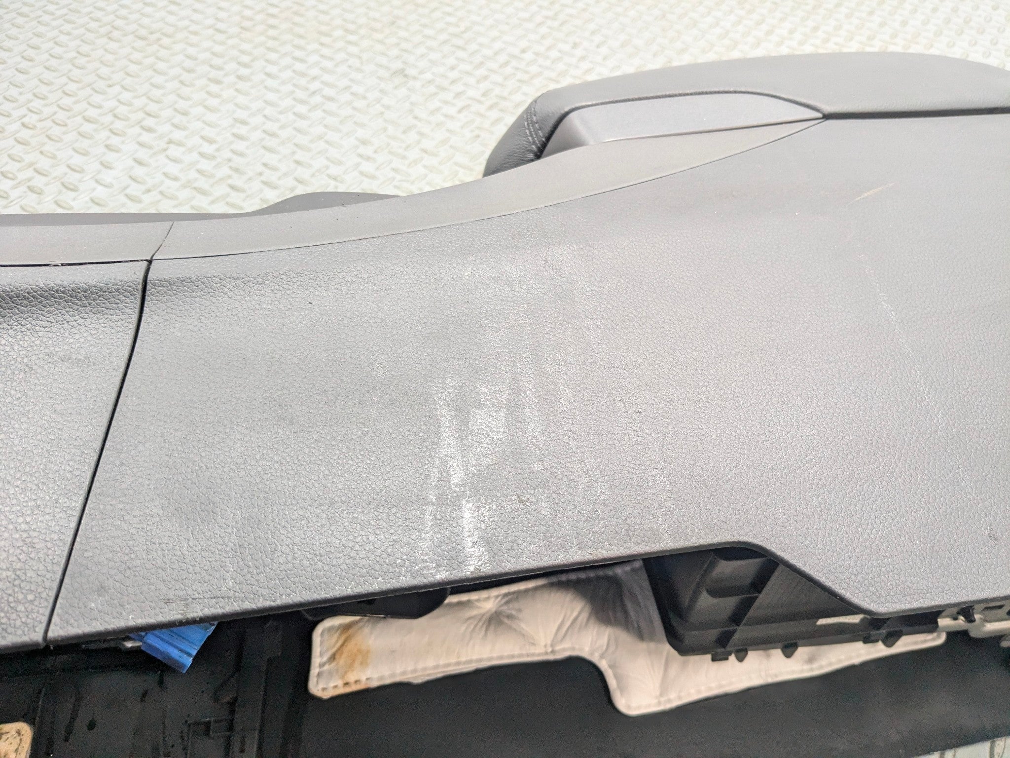 13 - 16 HYUNDAI SANTA FE OEM FRONT CENTER CONSOLE ARMREST STORAGE COMPARTMENT