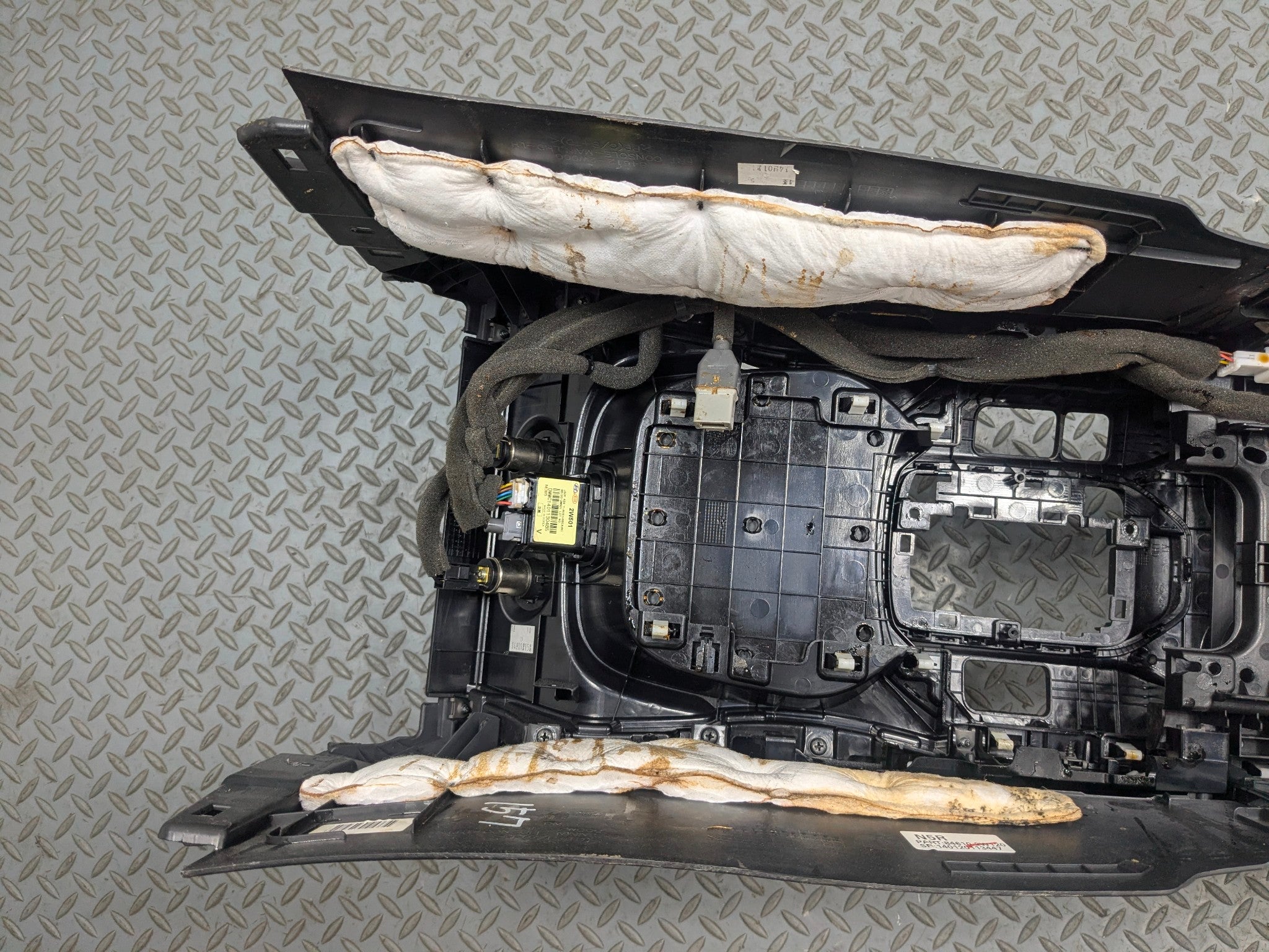 13 - 16 HYUNDAI SANTA FE OEM FRONT CENTER CONSOLE ARMREST STORAGE COMPARTMENT