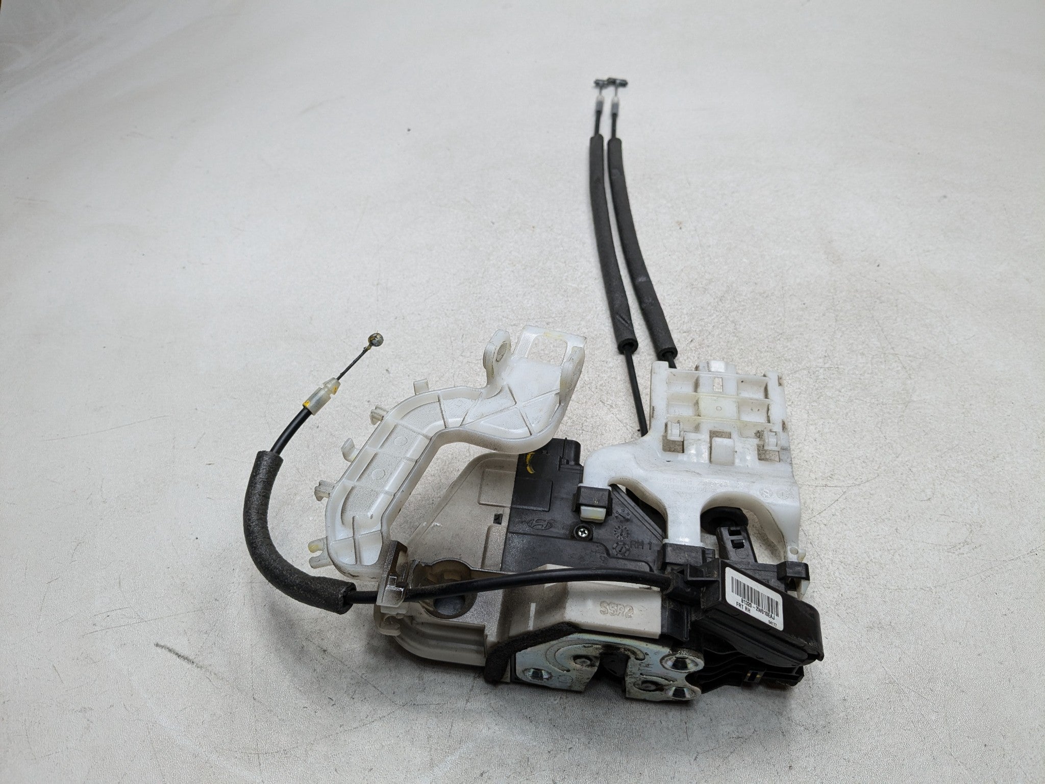 13 - 16 HYUNDAI SANTA FE OEM DOOR LOCK LATCH ACTUATOR FRONT RIGHT PASSENGER SIDE