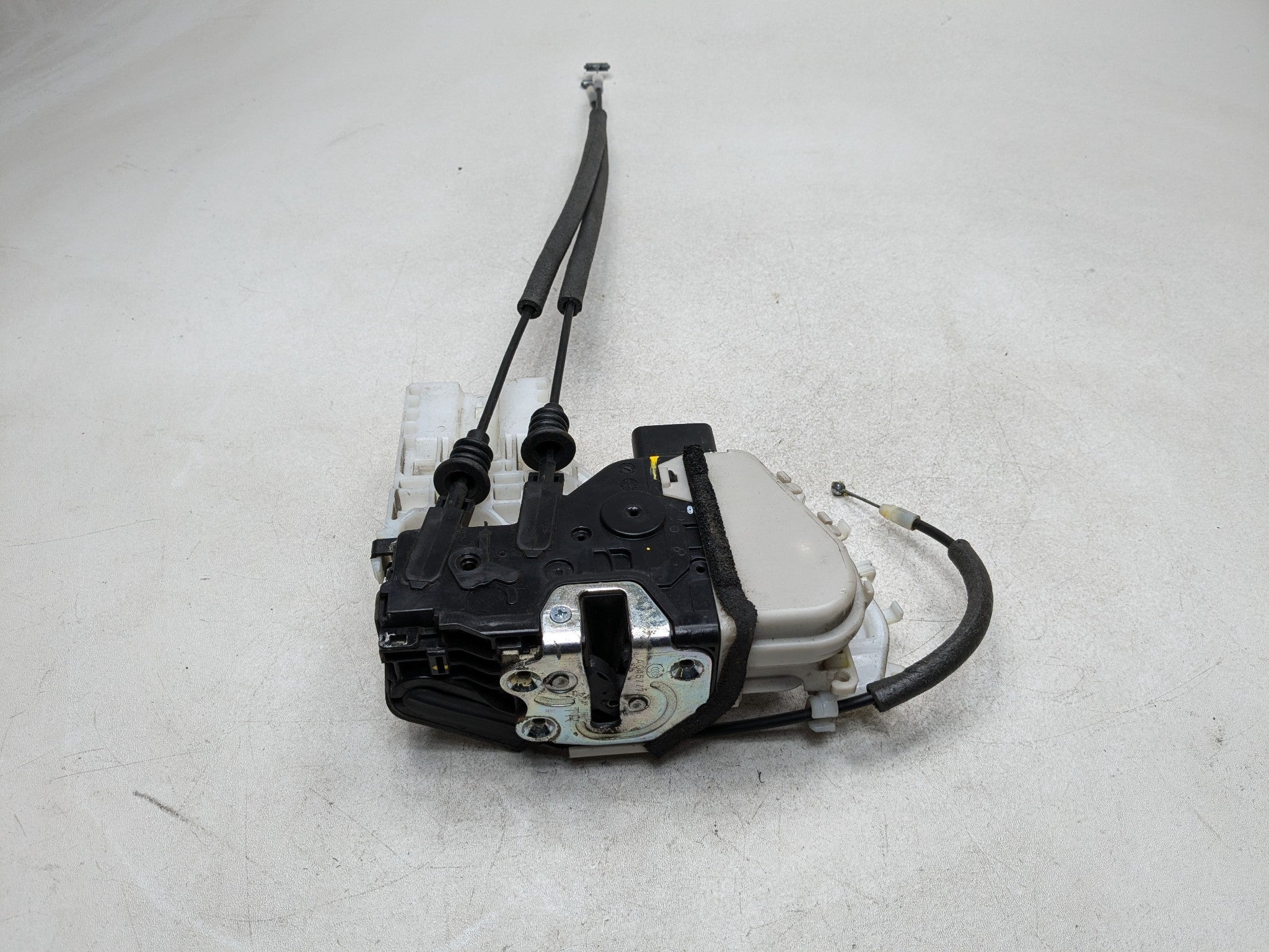 13 - 16 HYUNDAI SANTA FE OEM DOOR LOCK LATCH ACTUATOR FRONT RIGHT PASSENGER SIDE