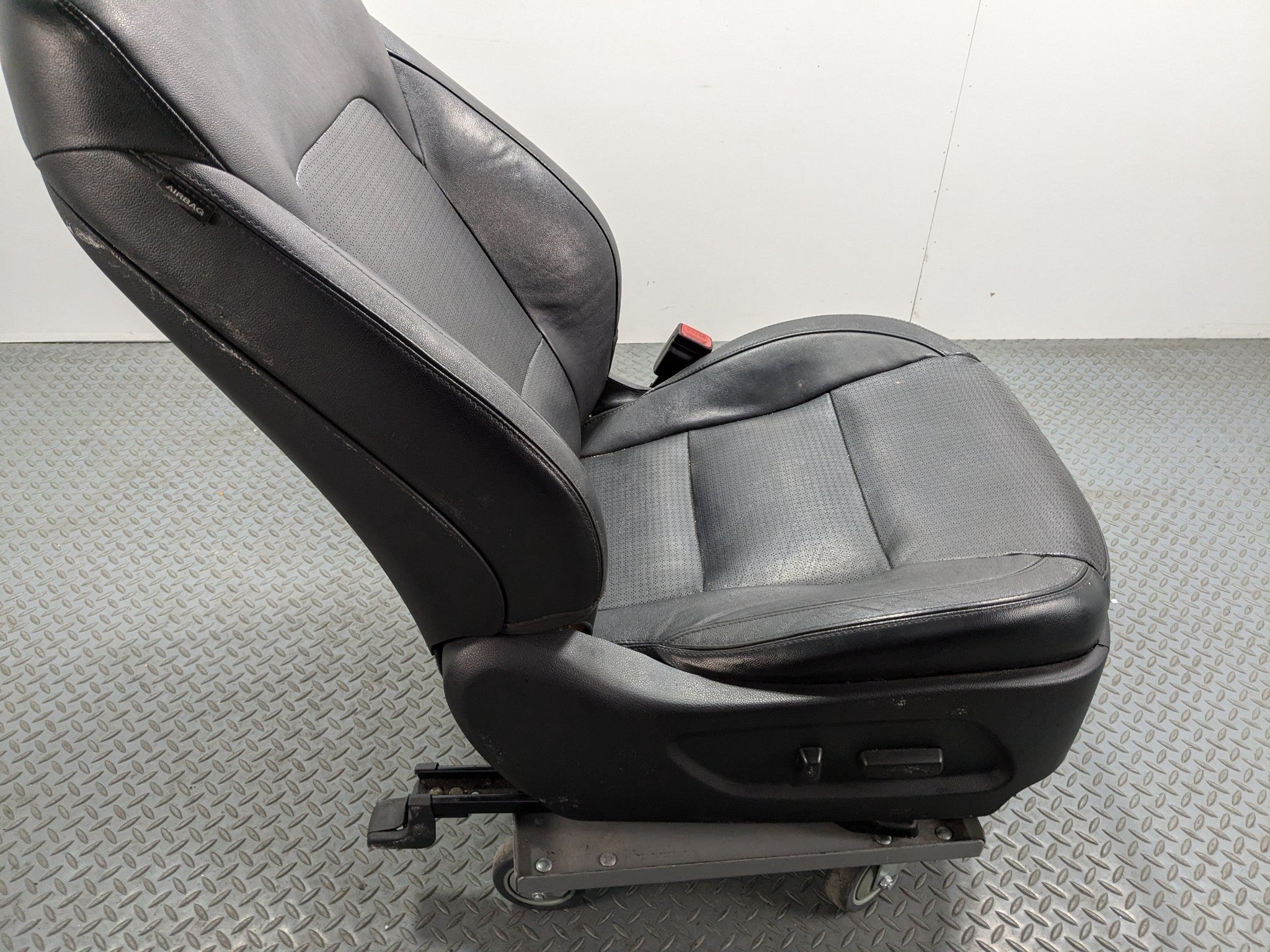 13 - 16 HYUNDAI SANTA FE OEM SEAT ASSEMBLY BLACK LEATHER FRONT RIGHT PASSENGER