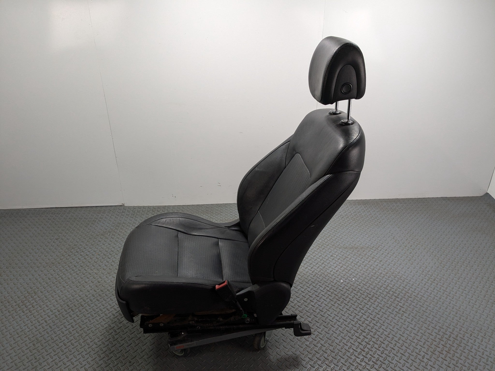 13 - 16 HYUNDAI SANTA FE OEM SEAT ASSEMBLY BLACK LEATHER FRONT RIGHT PASSENGER