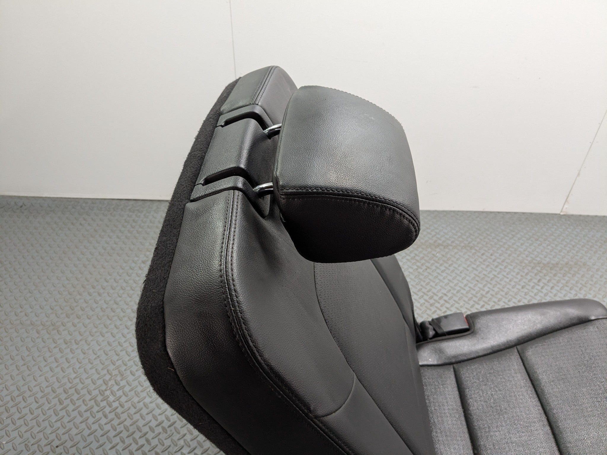13 - 16 HYUNDAI SANTA FE OEM REAR RIGHT SIDE 3RD ROW SEAT ASSEMBLY BLACK LEATHER
