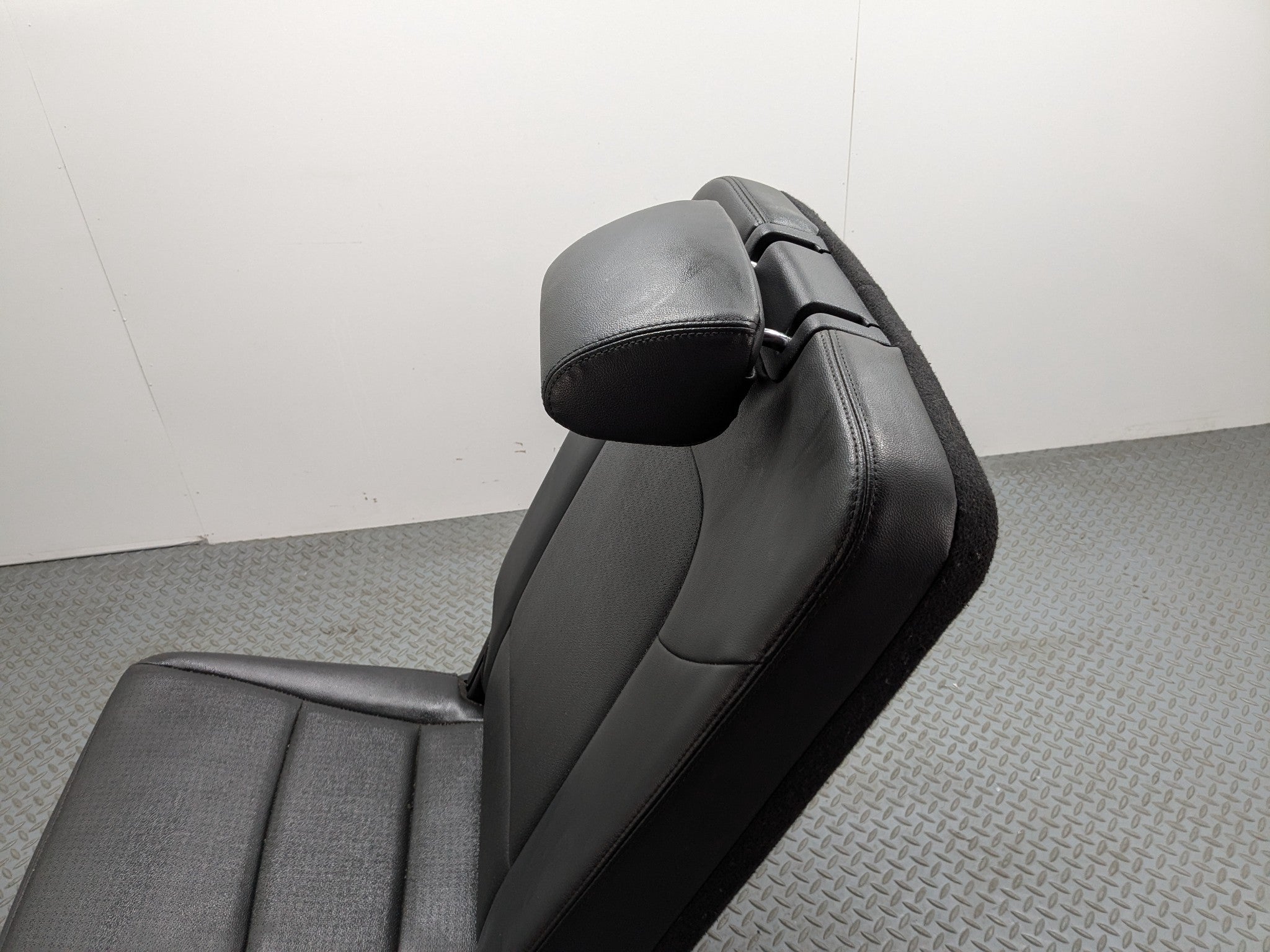 13 - 16 HYUNDAI SANTA FE OEM REAR RIGHT SIDE 3RD ROW SEAT ASSEMBLY BLACK LEATHER