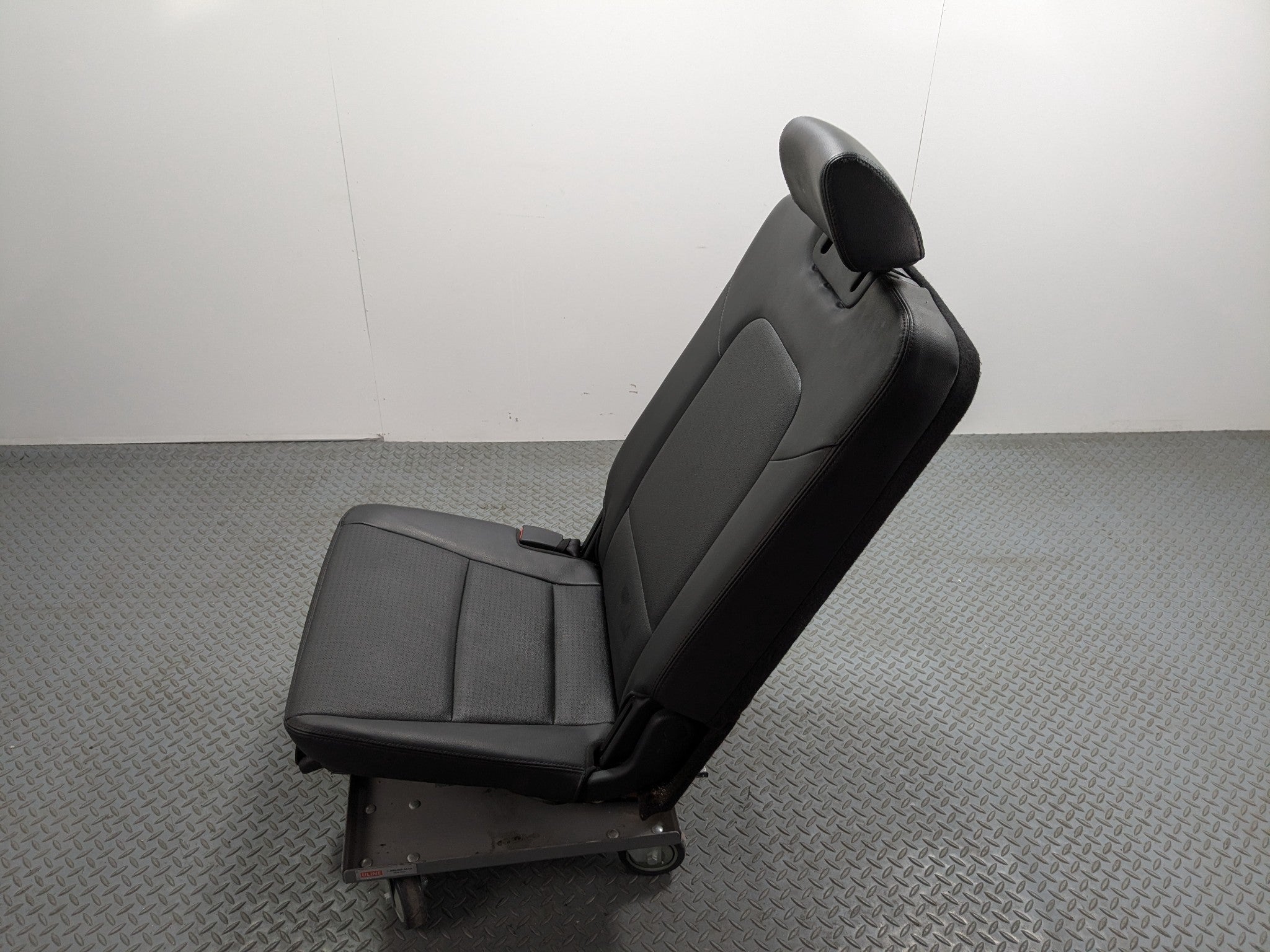 13 - 16 HYUNDAI SANTA FE OEM REAR LEFT SIDE 3RD ROW SEAT ASSEMBLY BLACK LEATHER