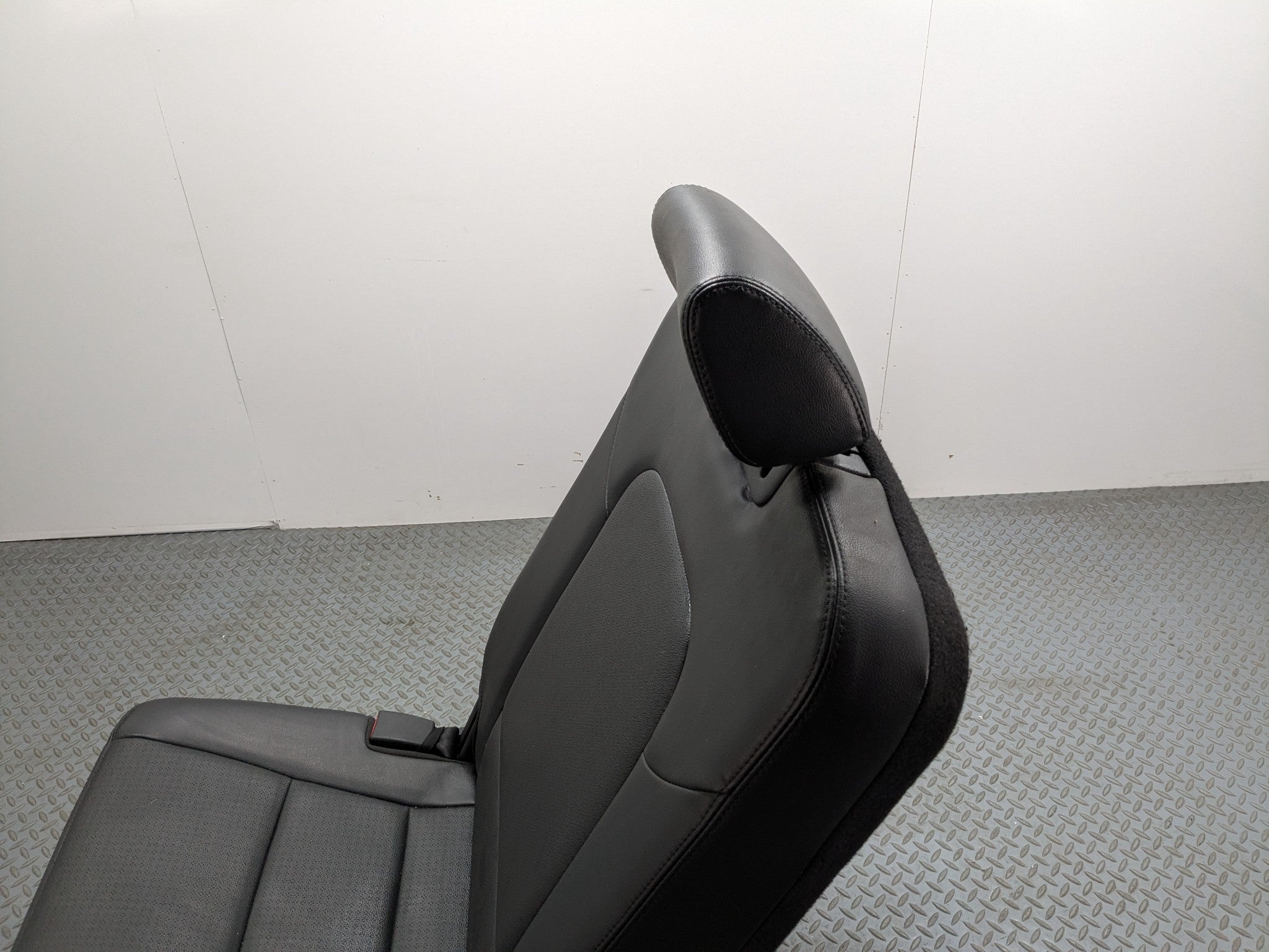 13 - 16 HYUNDAI SANTA FE OEM REAR LEFT SIDE 3RD ROW SEAT ASSEMBLY BLACK LEATHER